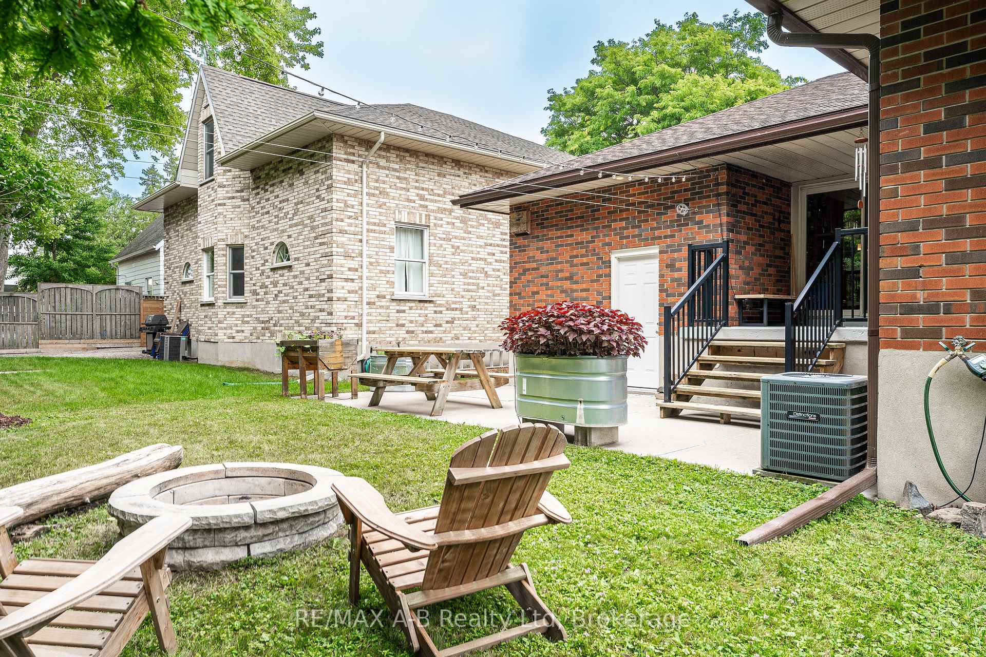 Photo 44 of 146 John Street S, Stratford — HOMEH