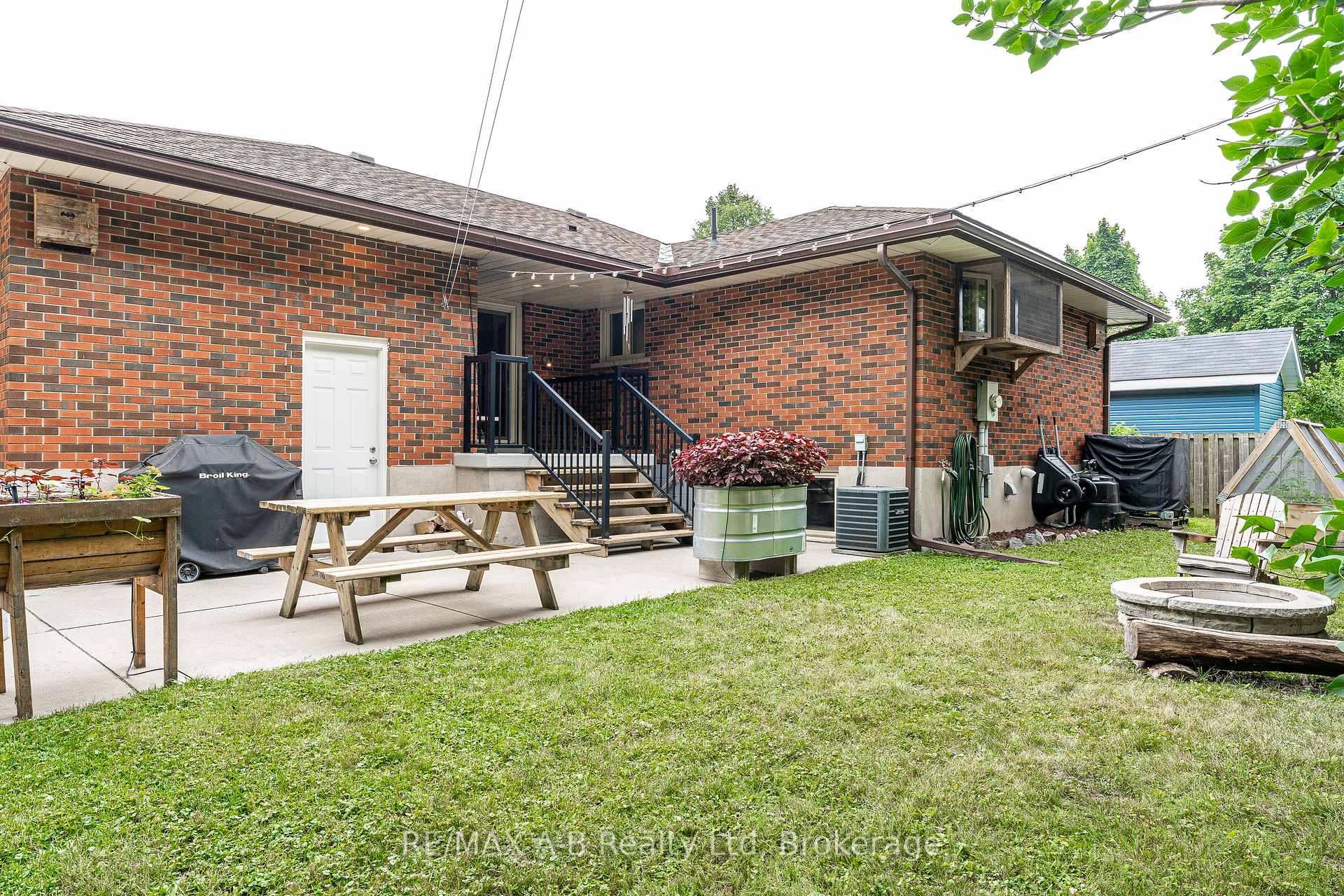 Photo 46 of 146 John Street S, Stratford — HOMEH