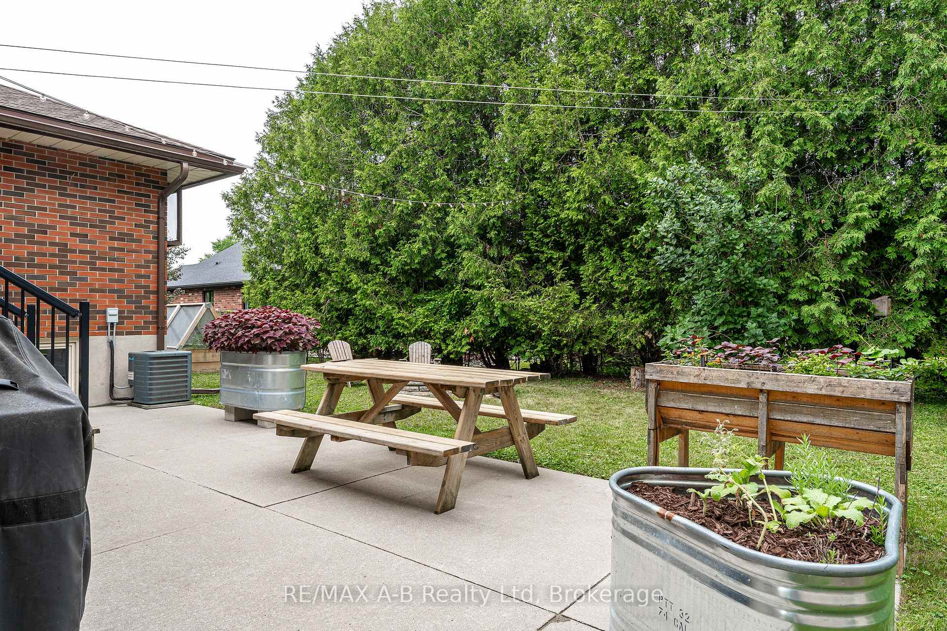 Photo 47 of 146 John Street S, Stratford — HOMEH