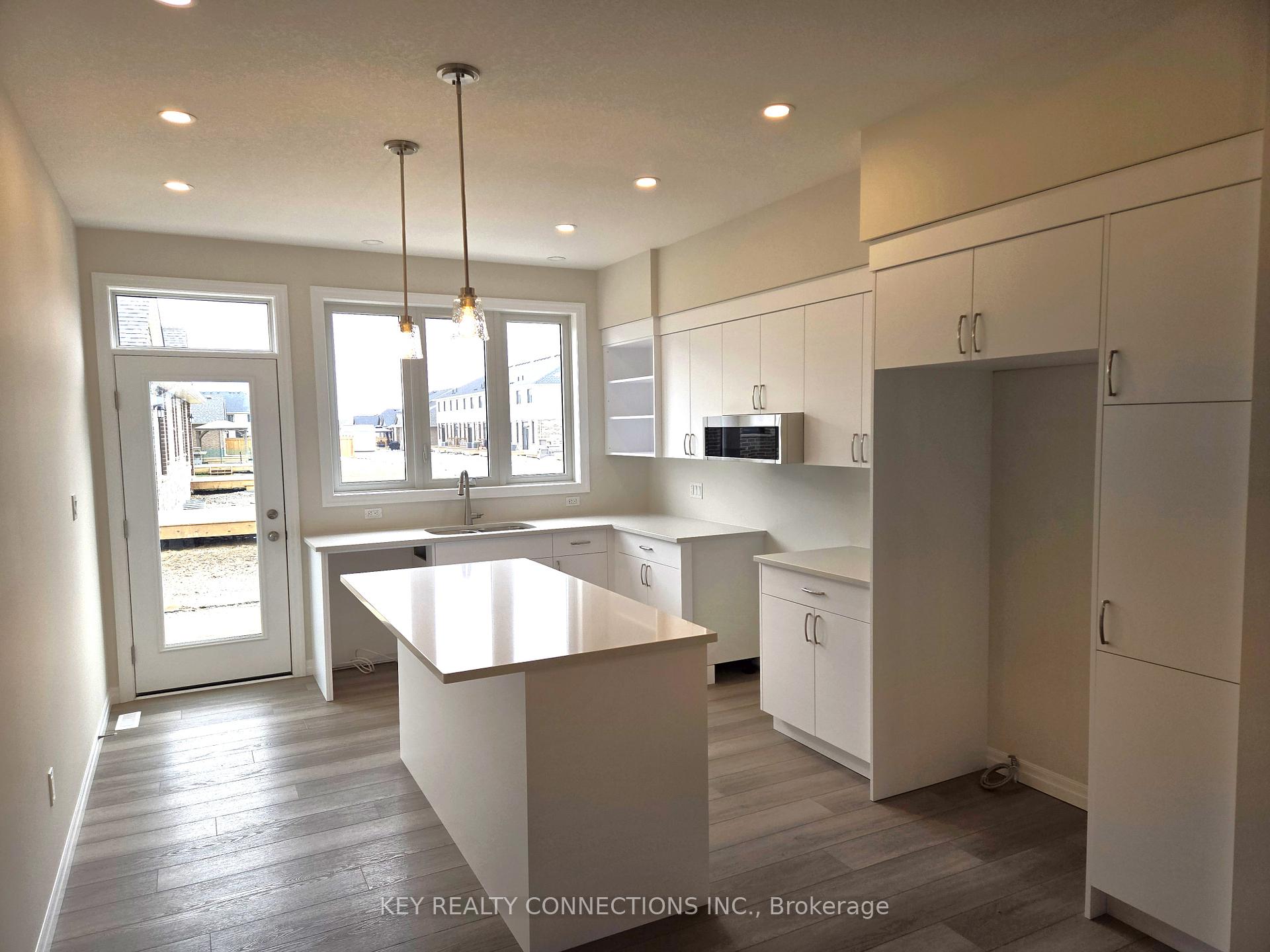 Photo 11 of 48 Dunning Way, St. Thomas — HOMEH