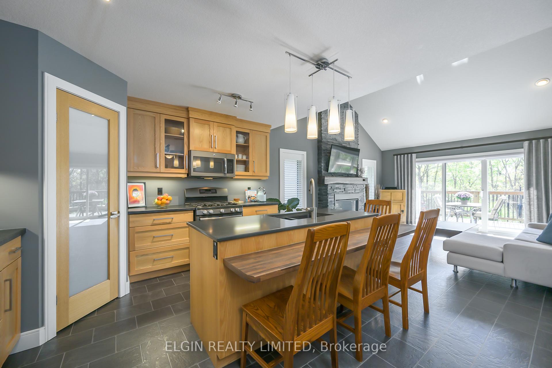 Photo 11 of 8 Deerfield Court, St. Thomas — HOMEH