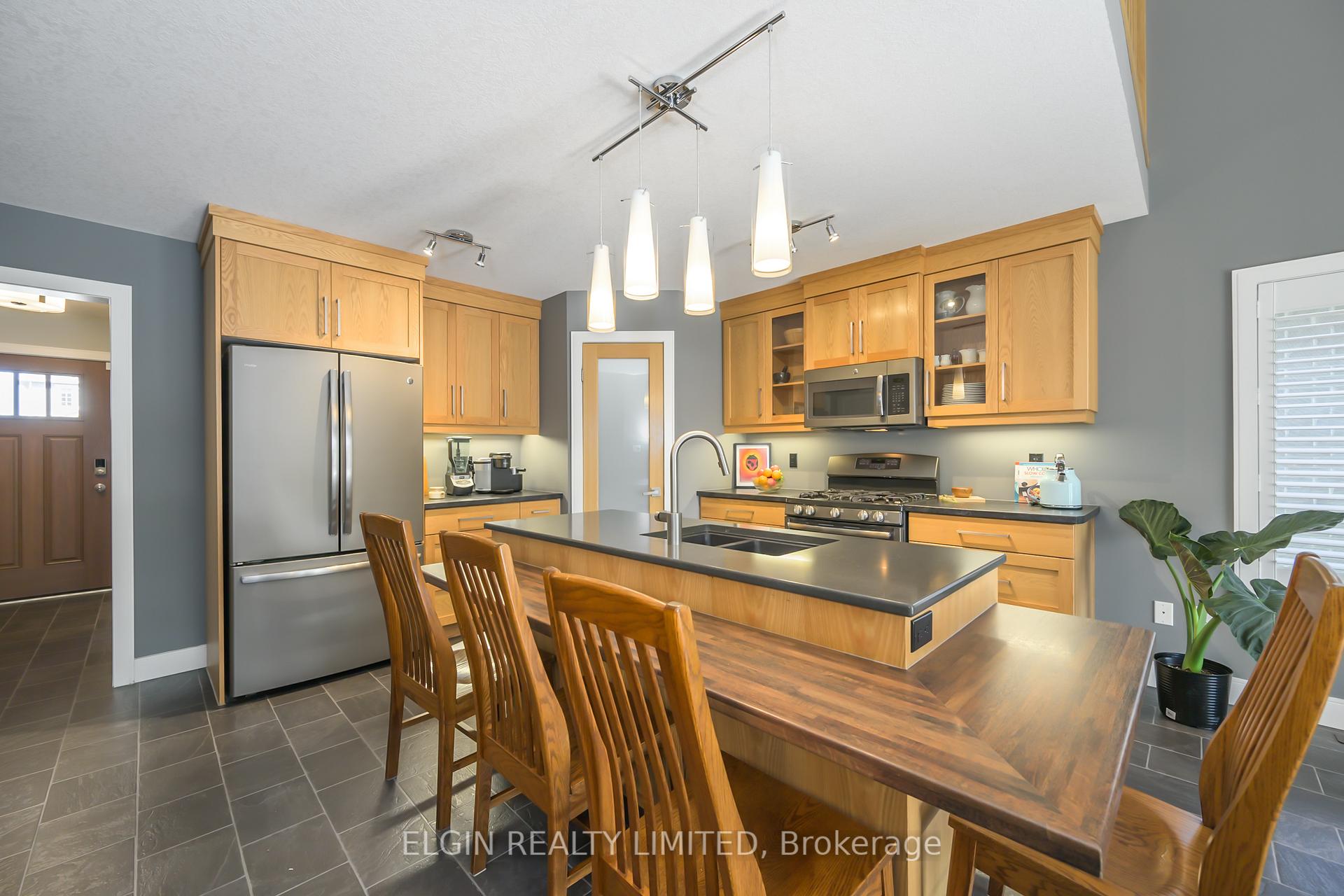 Photo 12 of 8 Deerfield Court, St. Thomas — HOMEH
