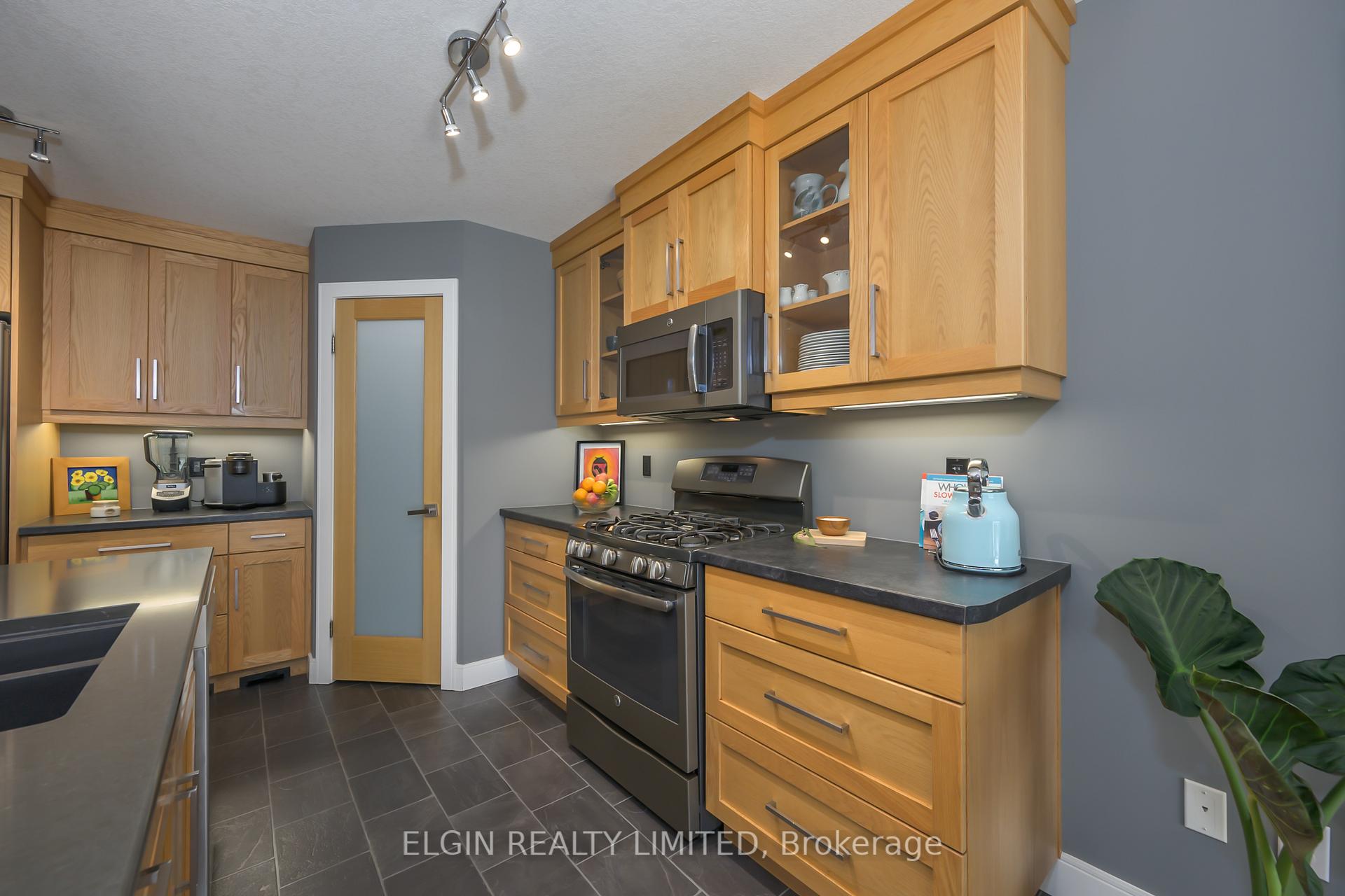 Photo 17 of 8 Deerfield Court, St. Thomas — HOMEH