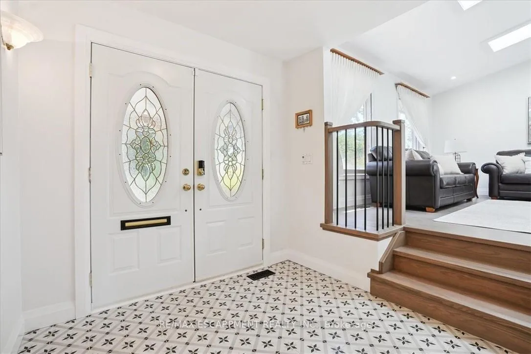 Photo 6 of 93 Westgate Park Drive, St. Catharines, Lakeshore — HOMEH