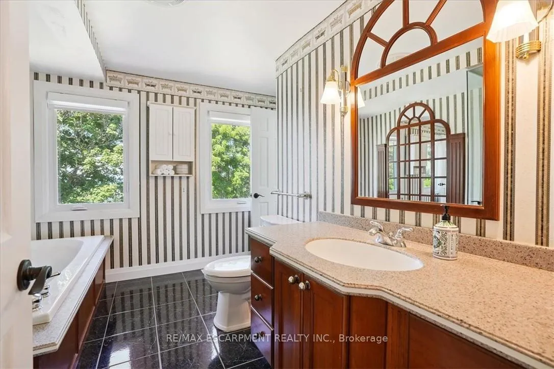 Photo 23 of 93 Westgate Park Drive, St. Catharines, Lakeshore — HOMEH