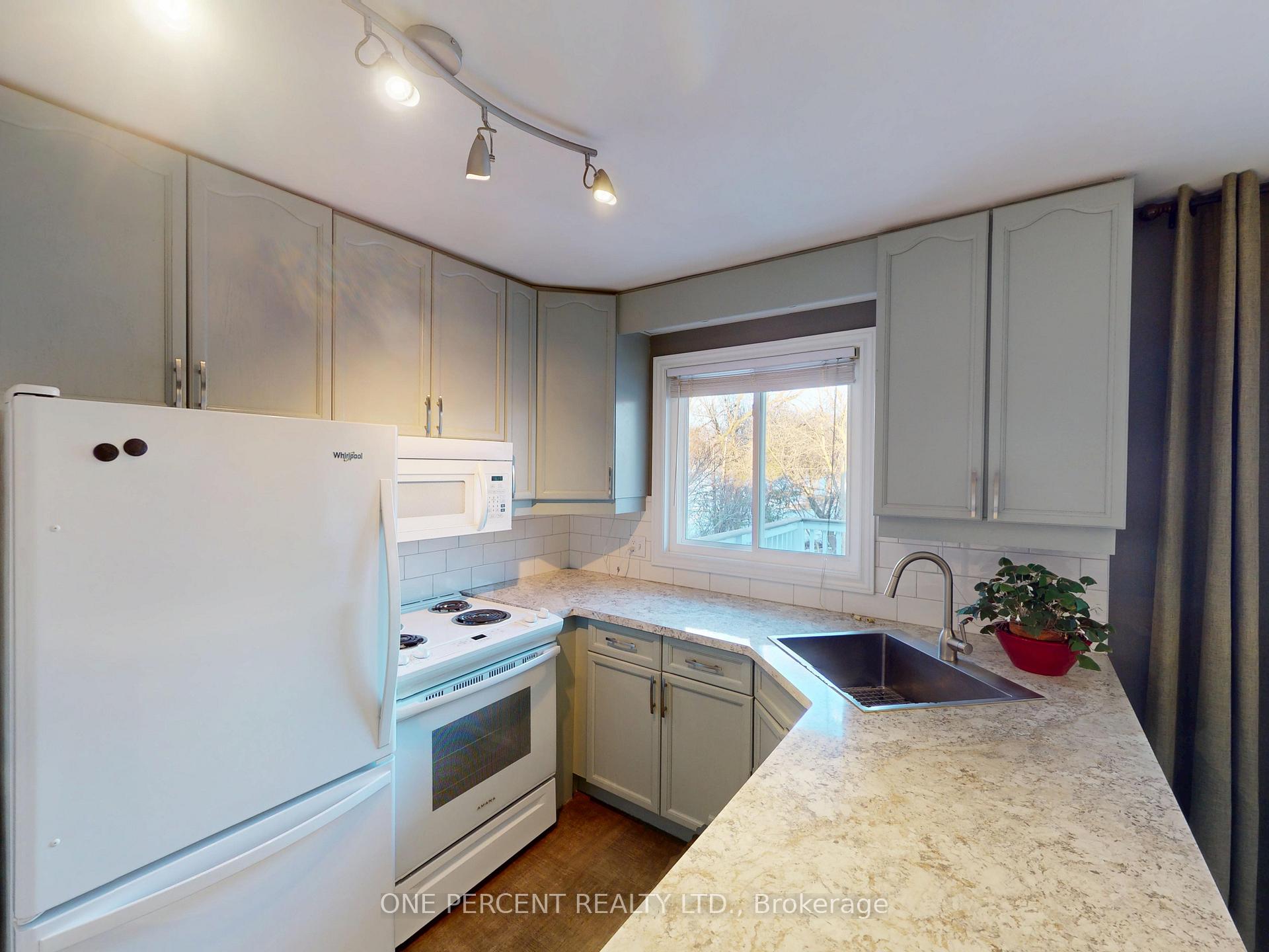 Photo 4 of 38 Strathcona Drive, St. Catharines, Vine/Linwell — HOMEH