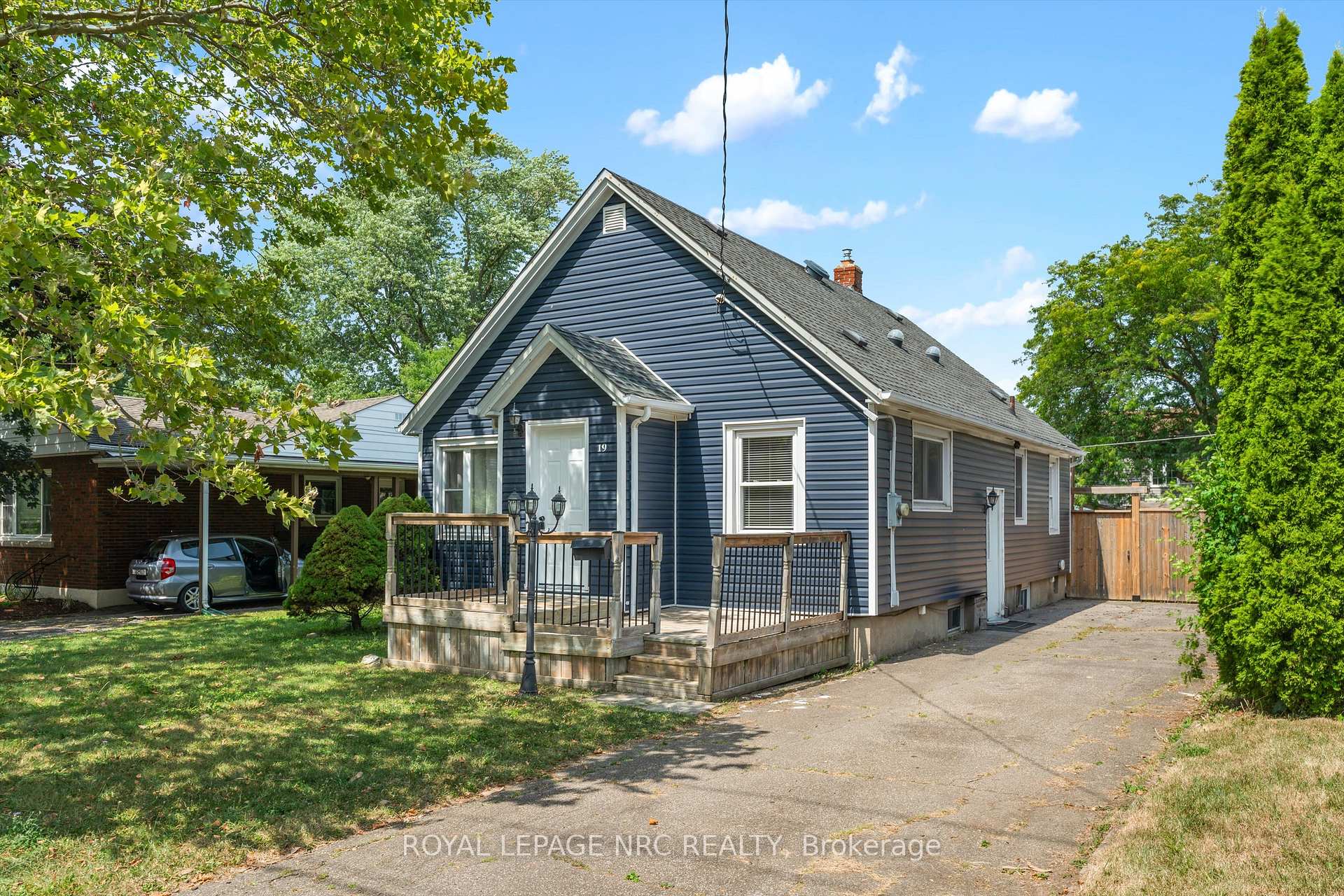 Photo 2 of 19 Seymour Avenue, St. Catharines, Secord Woods — HOMEH
