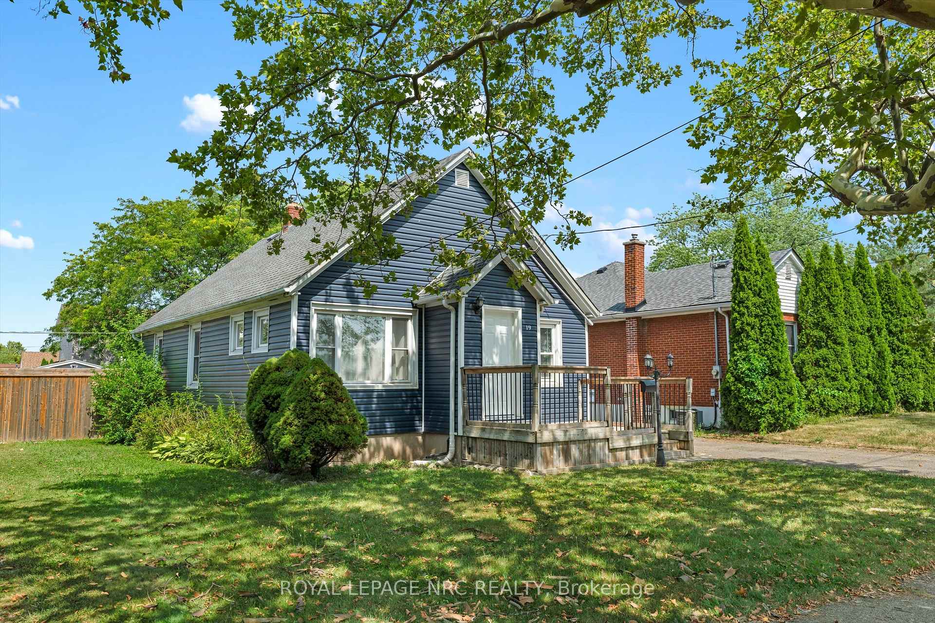 Photo 3 of 19 Seymour Avenue, St. Catharines, Secord Woods — HOMEH