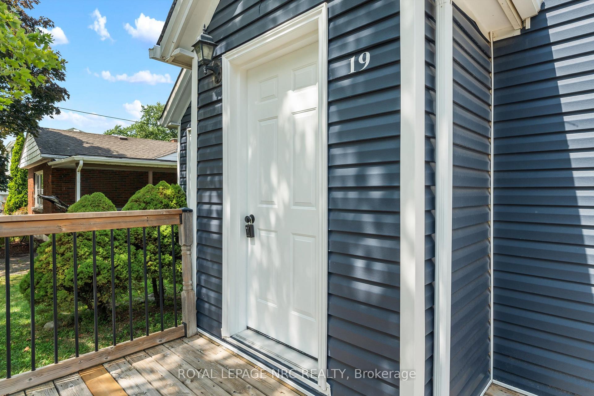 Photo 4 of 19 Seymour Avenue, St. Catharines, Secord Woods — HOMEH