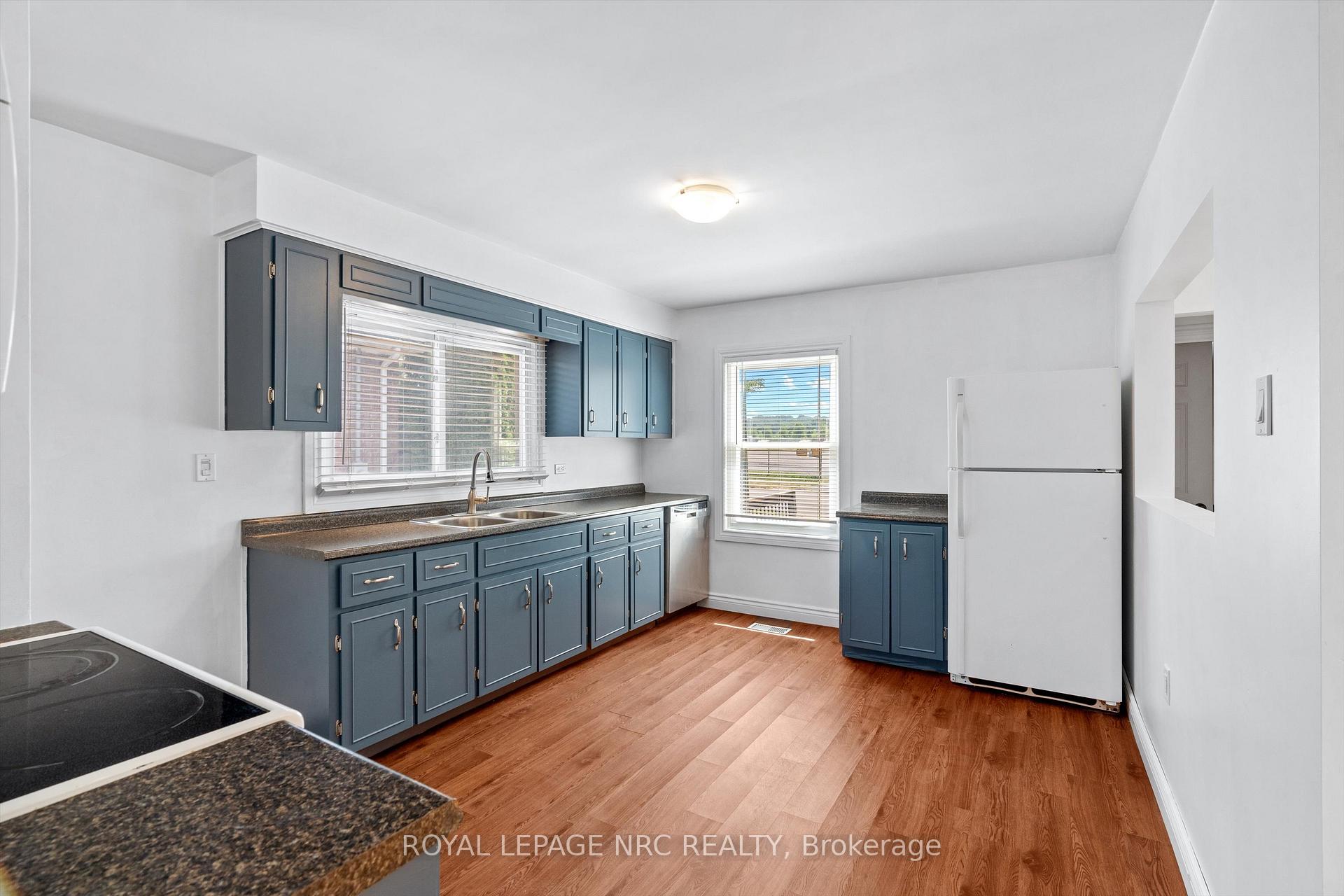 Photo 5 of 19 Seymour Avenue, St. Catharines, Secord Woods — HOMEH