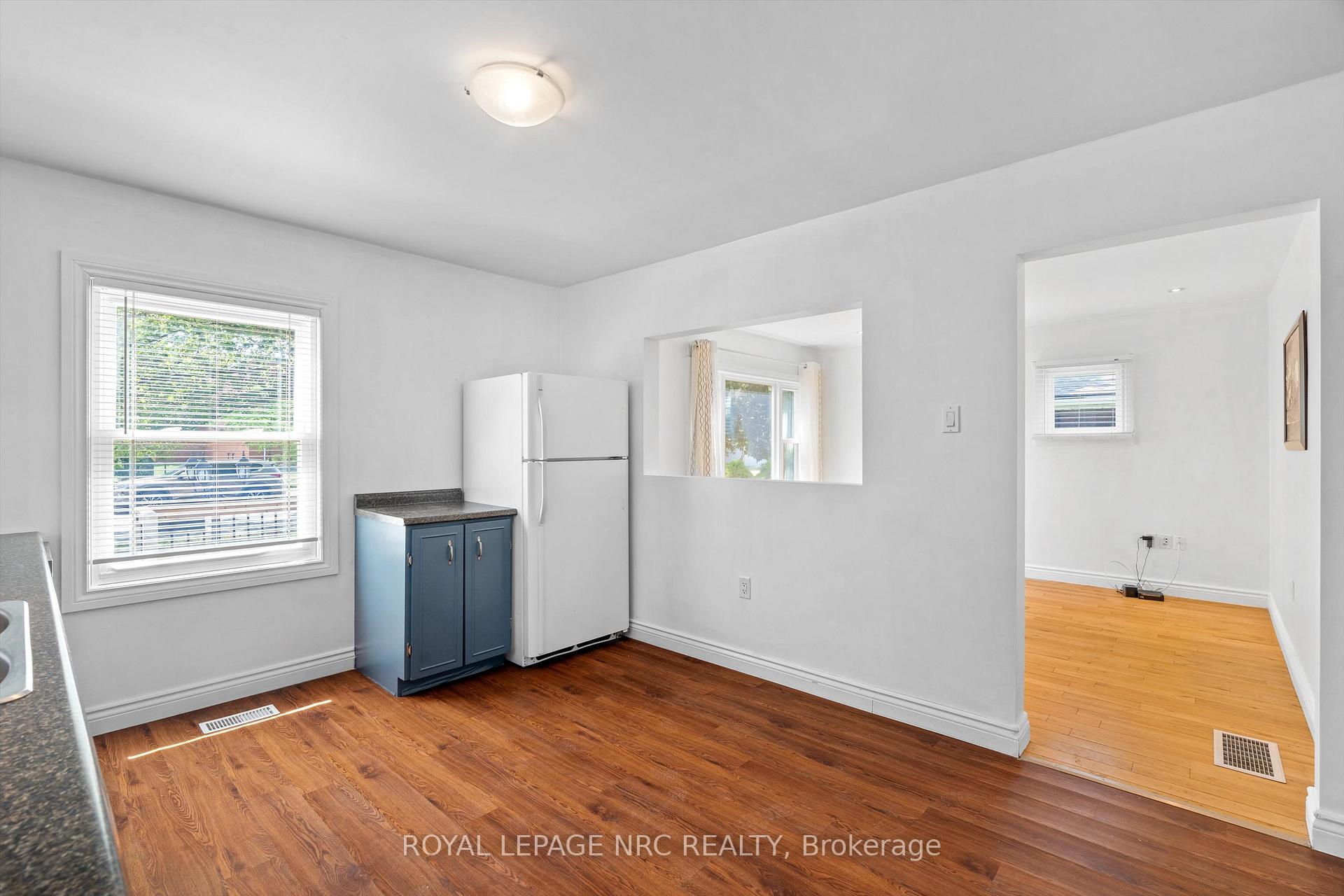 Photo 7 of 19 Seymour Avenue, St. Catharines, Secord Woods — HOMEH