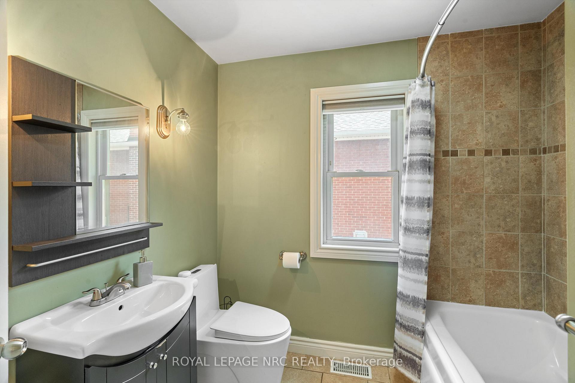 Photo 14 of 19 Seymour Avenue, St. Catharines, Secord Woods — HOMEH