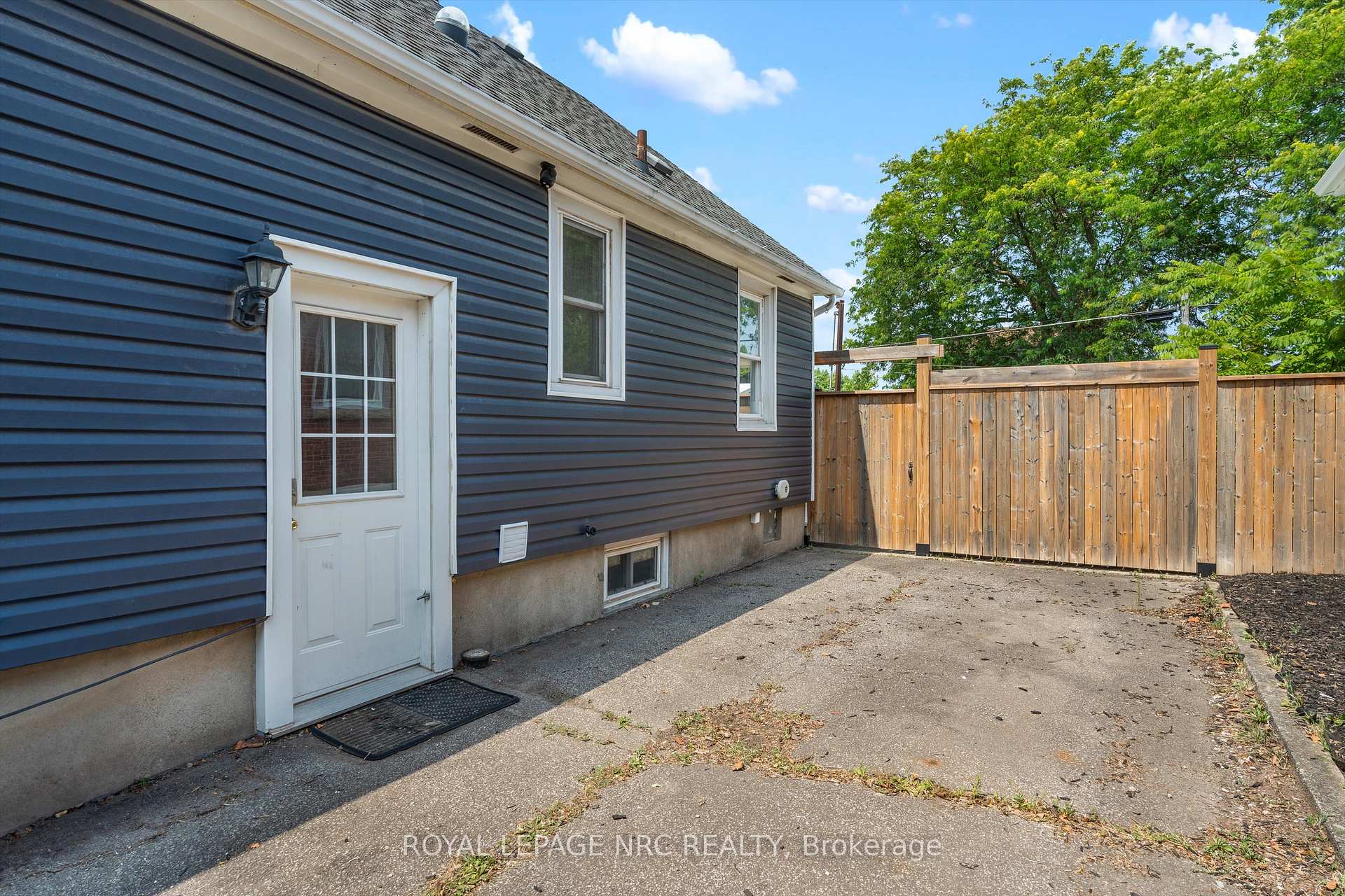 Photo 27 of 19 Seymour Avenue, St. Catharines, Secord Woods — HOMEH