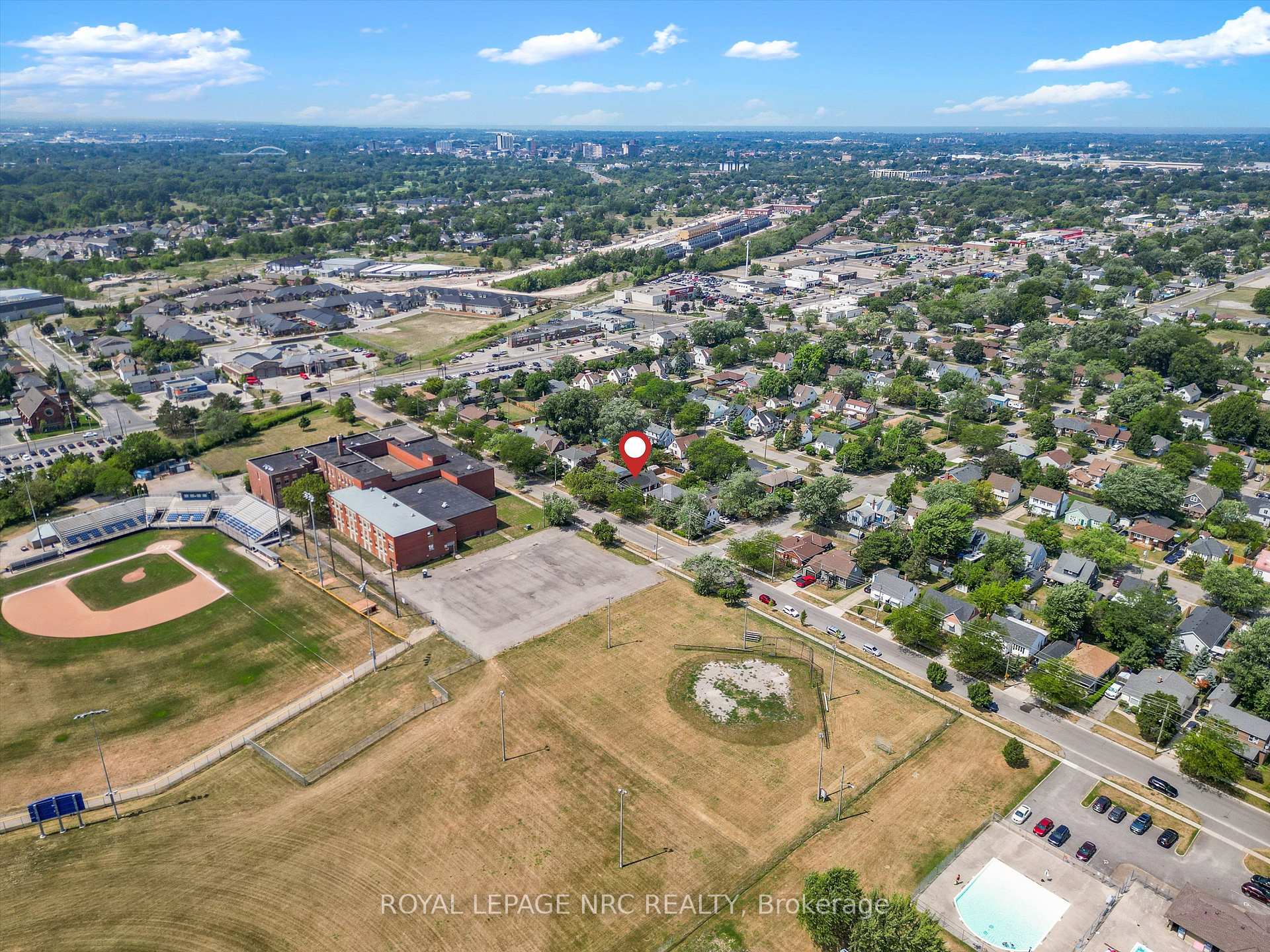 Photo 31 of 19 Seymour Avenue, St. Catharines, Secord Woods — HOMEH
