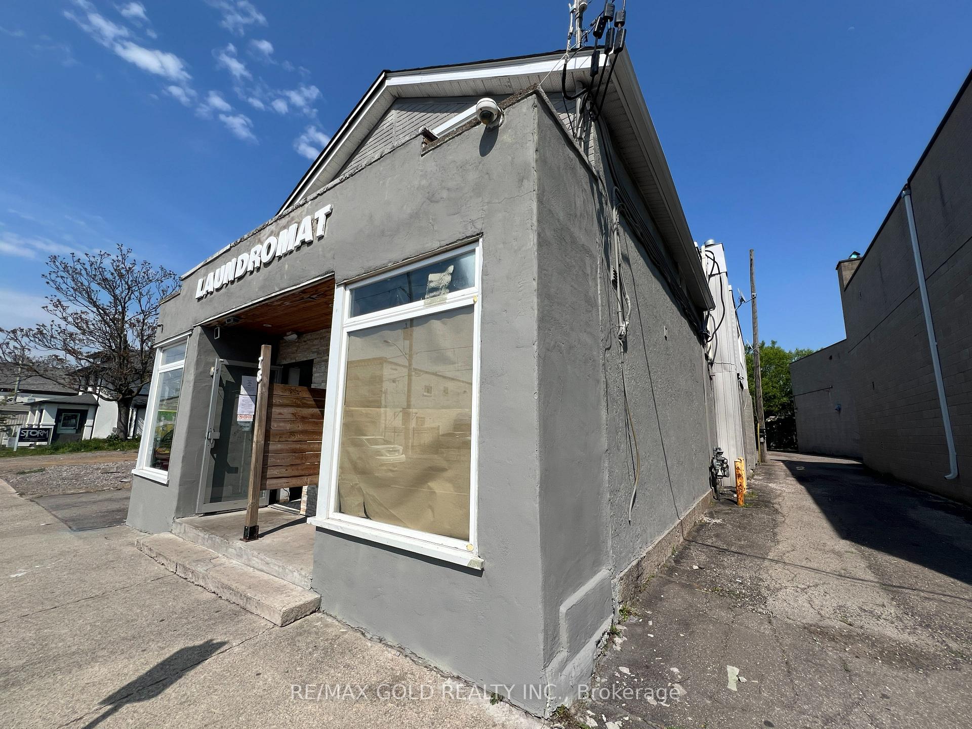 Photo 2 of Unit 4 (Front), 78 Geneva Street, St. Catharines, Downtown — HOMEH