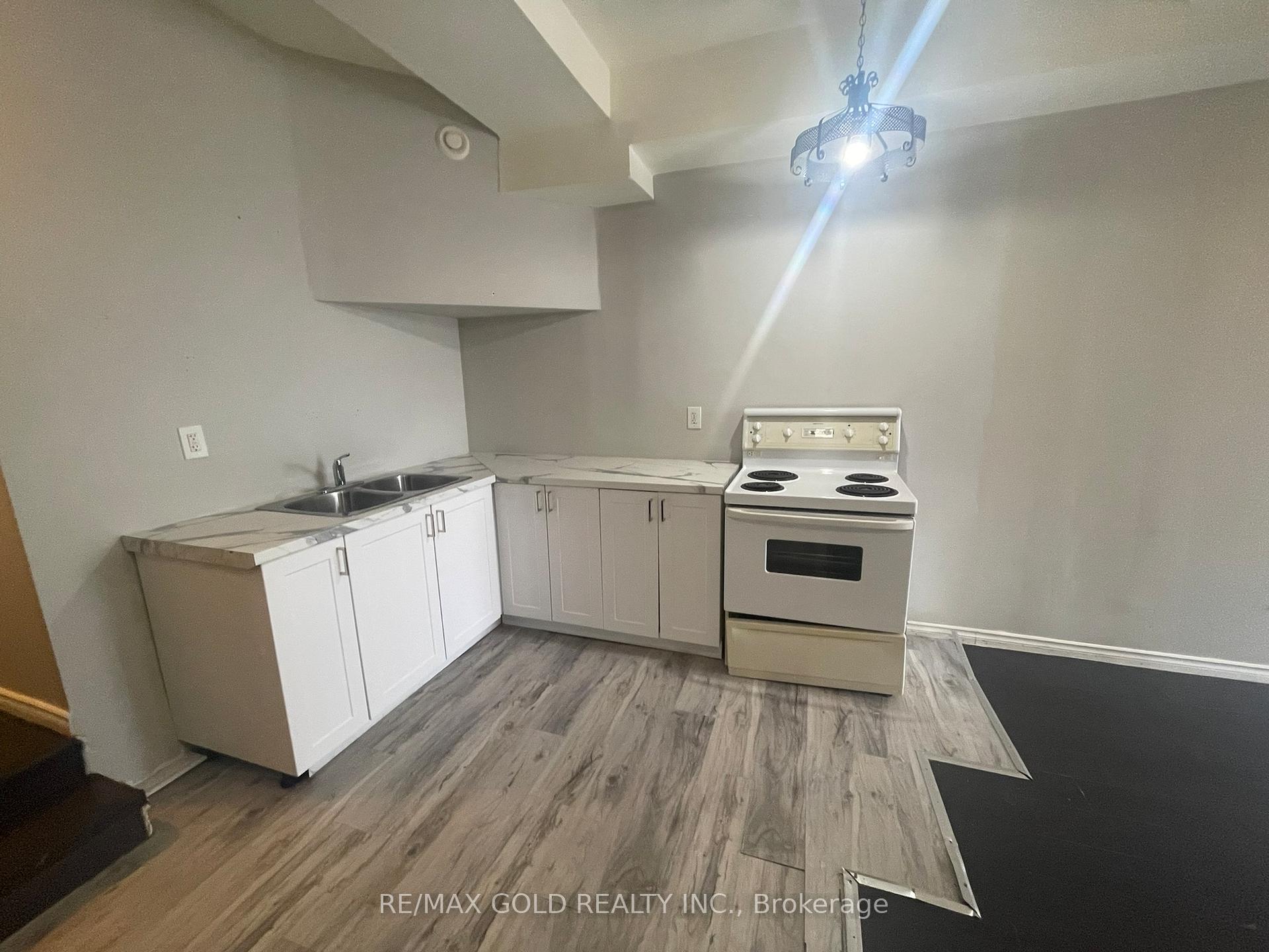 Photo 5 of Unit 4 (Front), 78 Geneva Street, St. Catharines, Downtown — HOMEH
