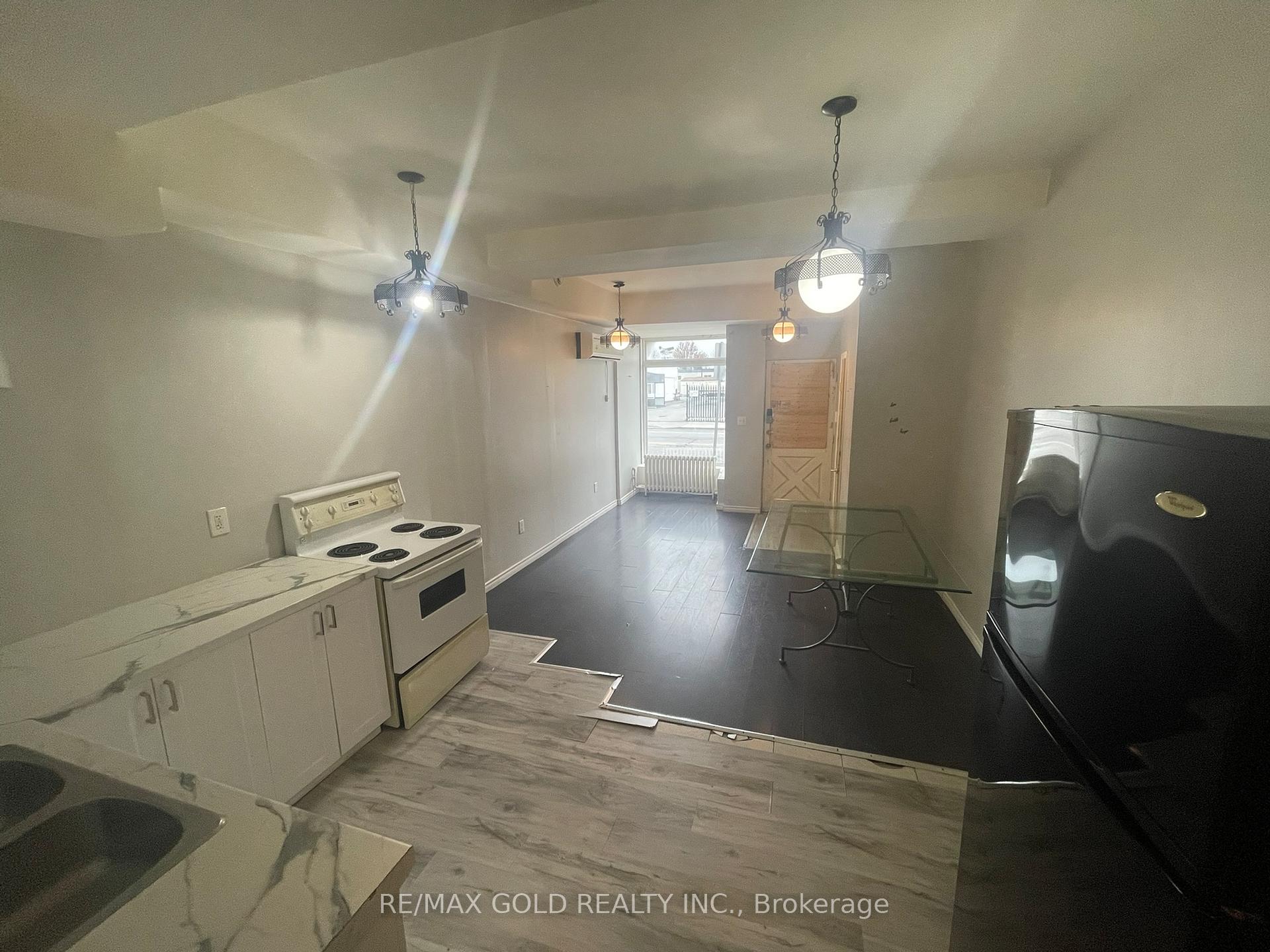 Photo 6 of Unit 4 (Front), 78 Geneva Street, St. Catharines, Downtown — HOMEH