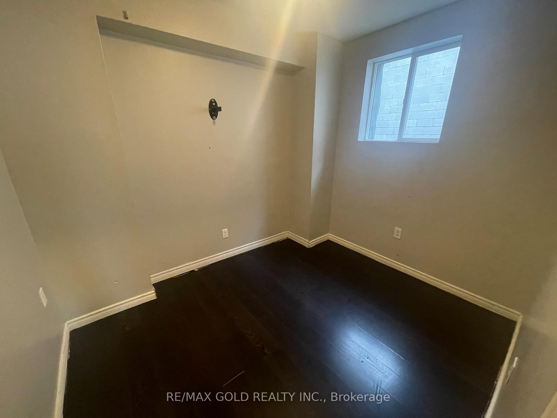 Photo 8 of Unit 4 (Front), 78 Geneva Street, St. Catharines, Downtown — HOMEH