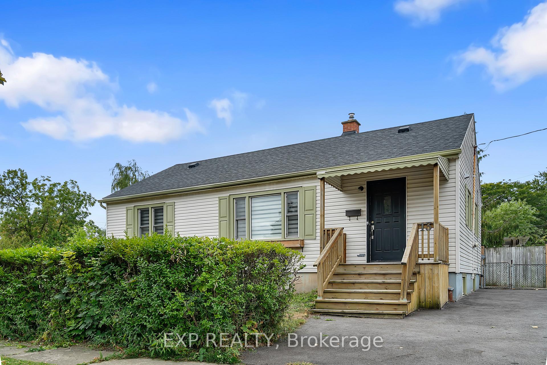 Photo 2 of 13 Mcphail Crescent, St. Catharines, E. Chester — HOMEH