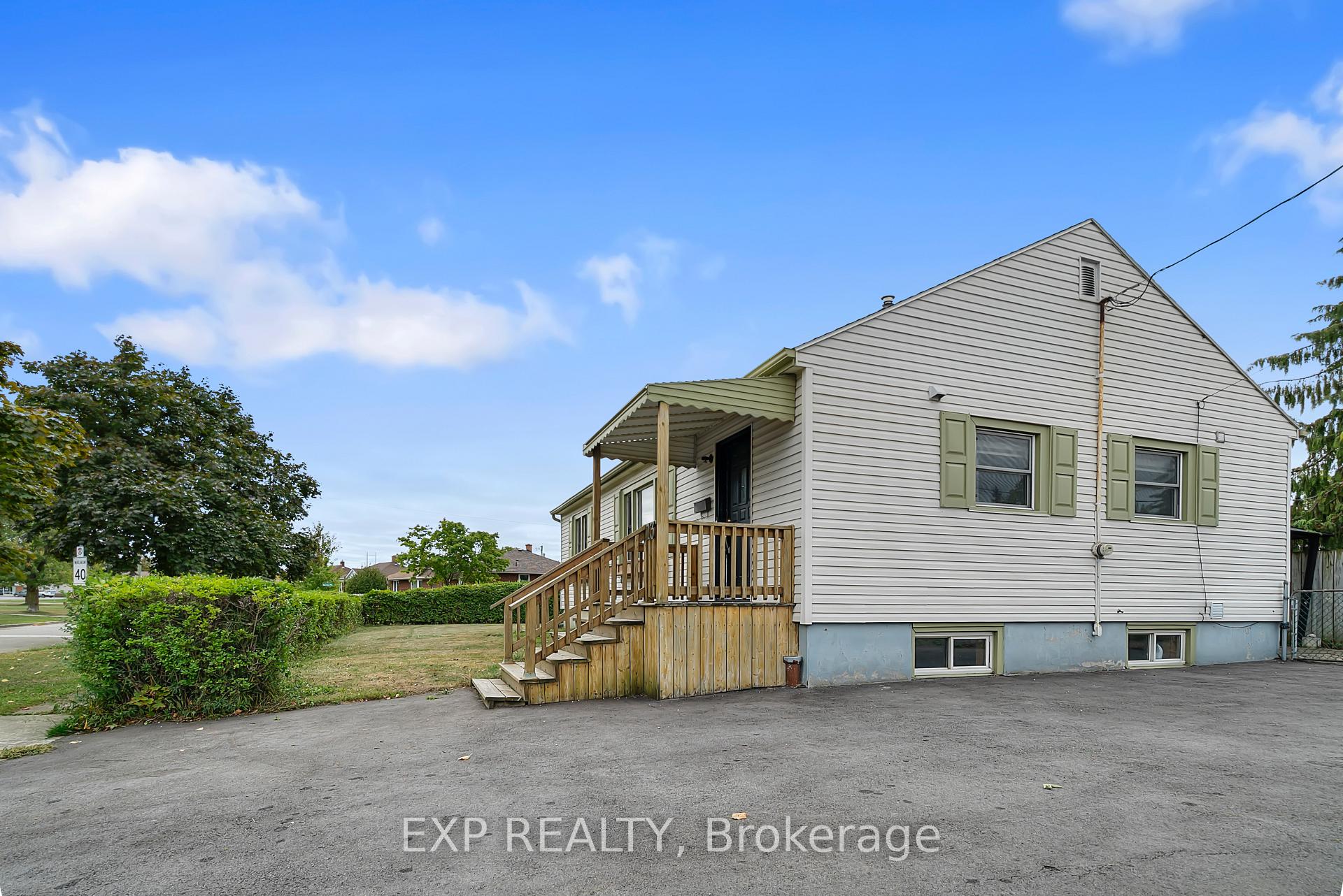 Photo 3 of 13 Mcphail Crescent, St. Catharines, E. Chester — HOMEH