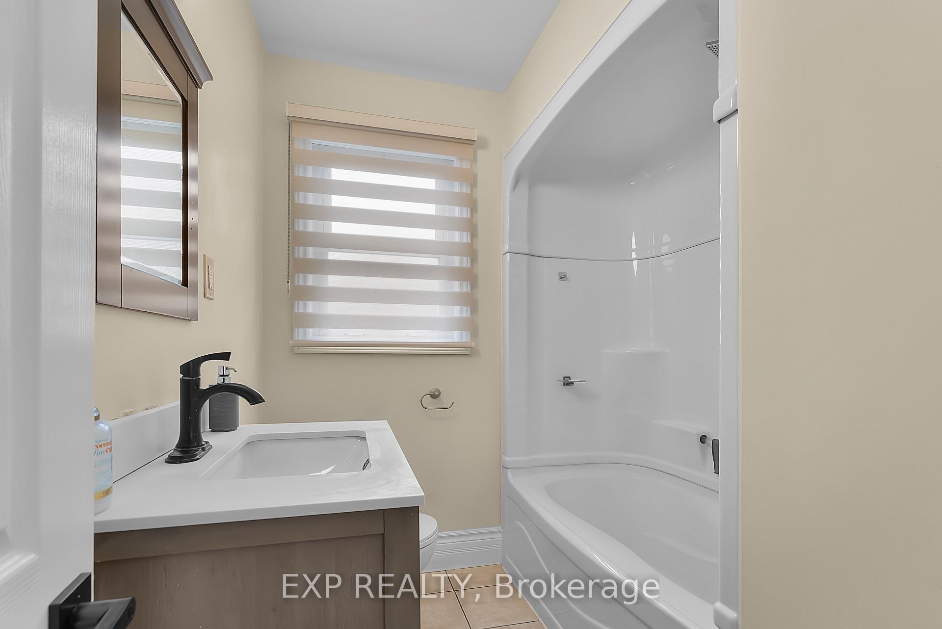 Photo 8 of 13 Mcphail Crescent, St. Catharines, E. Chester — HOMEH