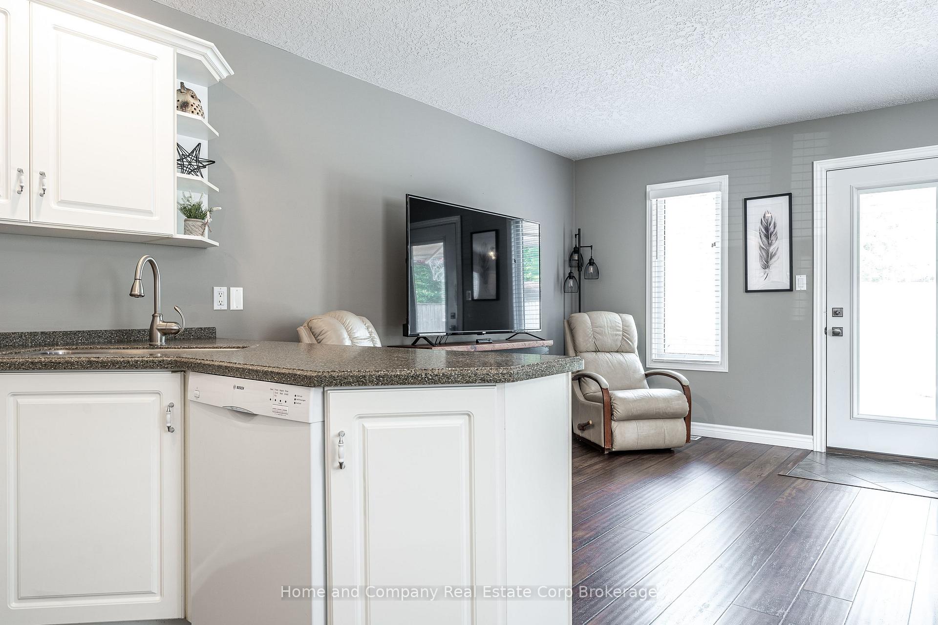 Photo 11 of 25 Hyde Road, Stratford — HOMEH
