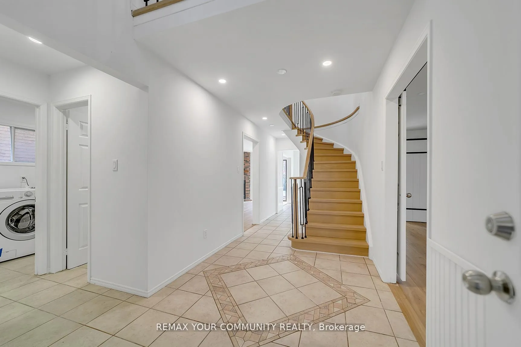 Photo 6 of 391 Hickling Trail, Barrie, Grove East — HOMEH