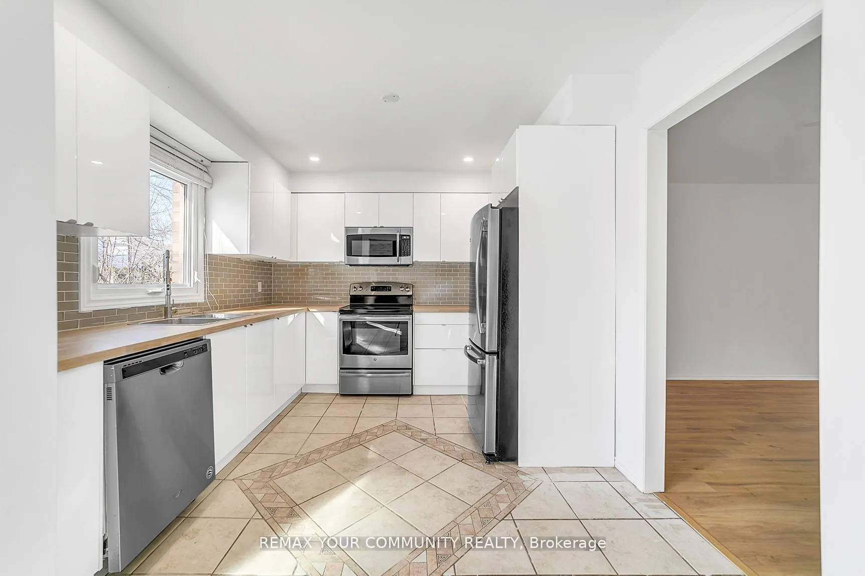 Photo 14 of 391 Hickling Trail, Barrie, Grove East — HOMEH