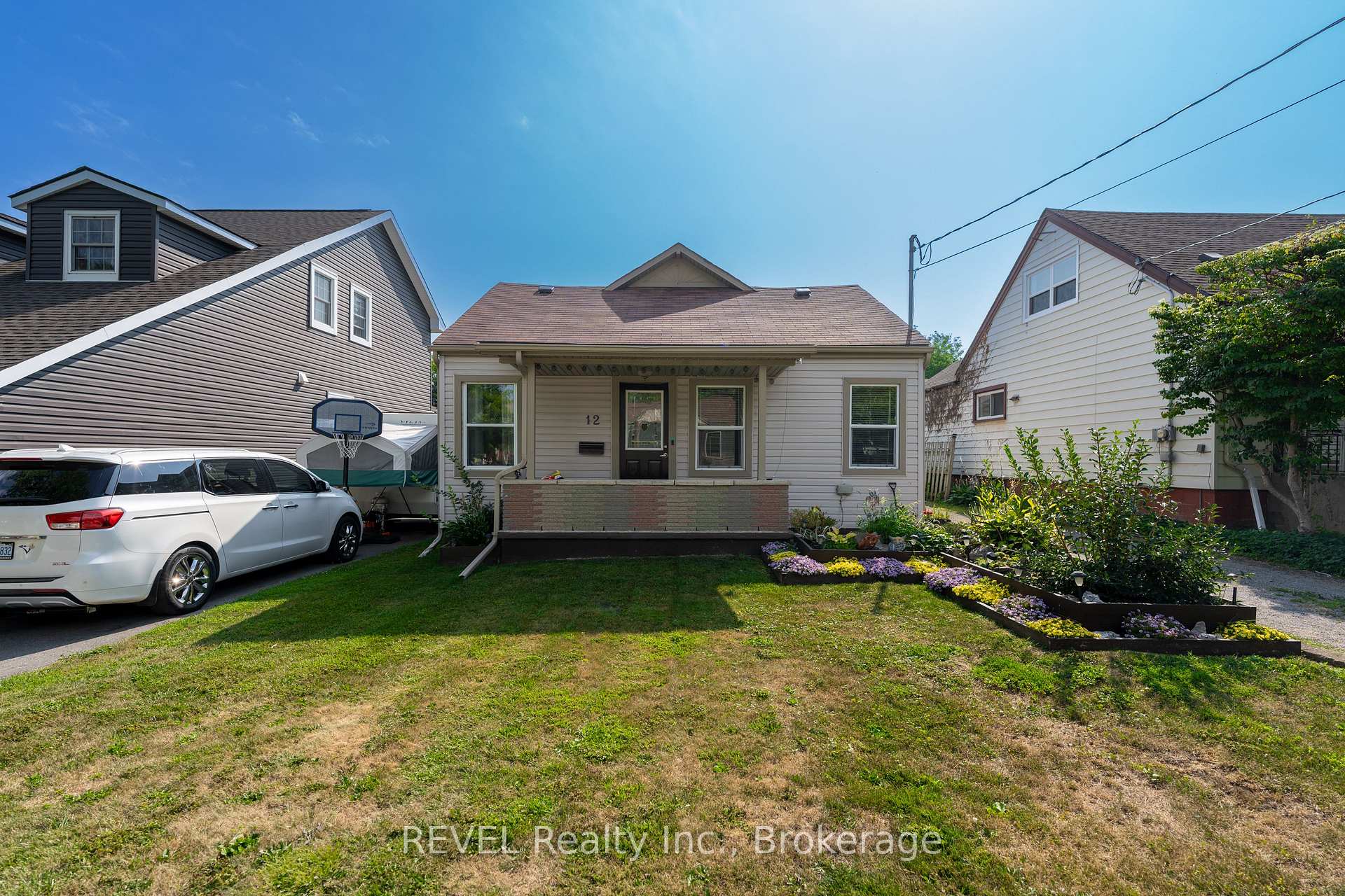 Photo 2 of 12 Hayes Street, St. Catharines, Burleigh Hill — HOMEH
