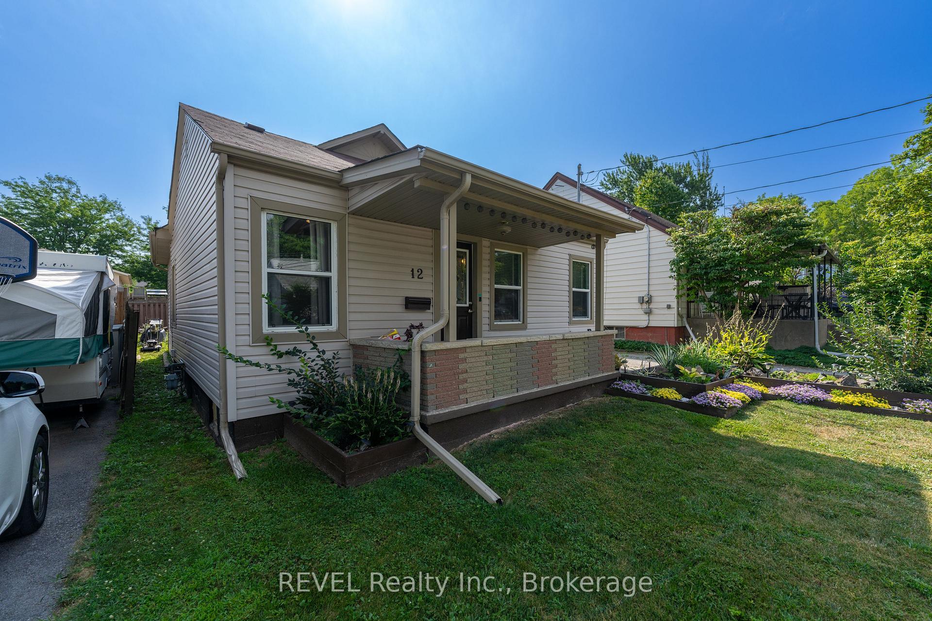 Photo 3 of 12 Hayes Street, St. Catharines, Burleigh Hill — HOMEH