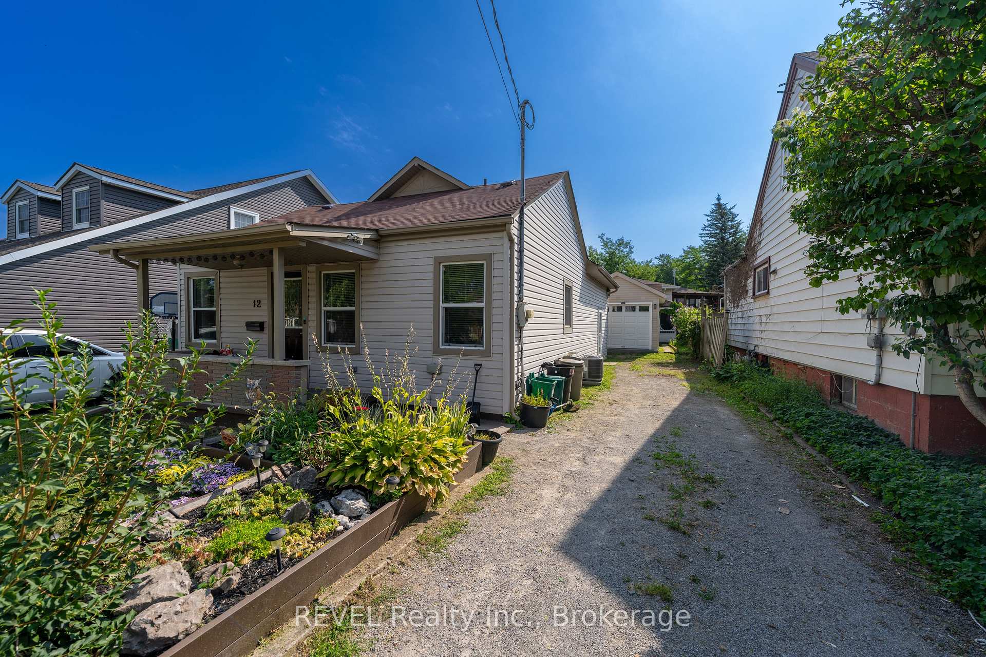 Photo 5 of 12 Hayes Street, St. Catharines, Burleigh Hill — HOMEH