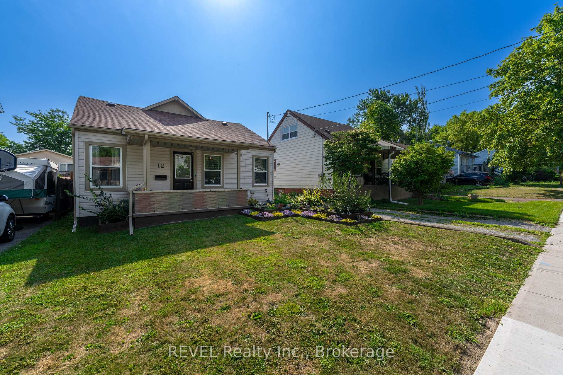 Photo 8 of 12 Hayes Street, St. Catharines, Burleigh Hill — HOMEH