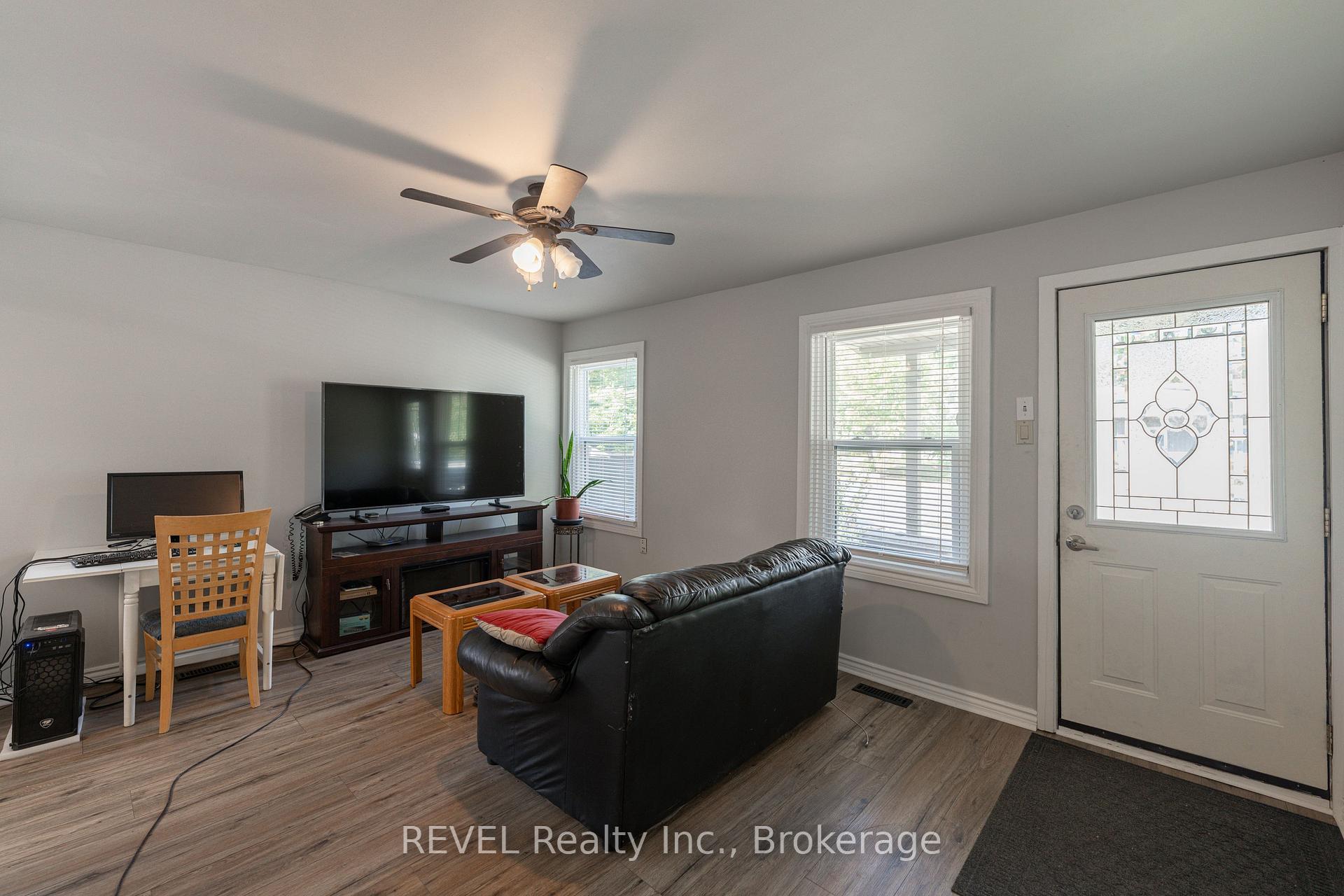 Photo 11 of 12 Hayes Street, St. Catharines, Burleigh Hill — HOMEH