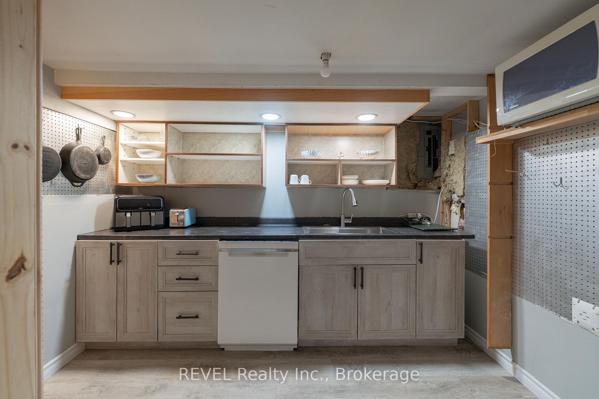 Photo 33 of 12 Hayes Street, St. Catharines, Burleigh Hill — HOMEH