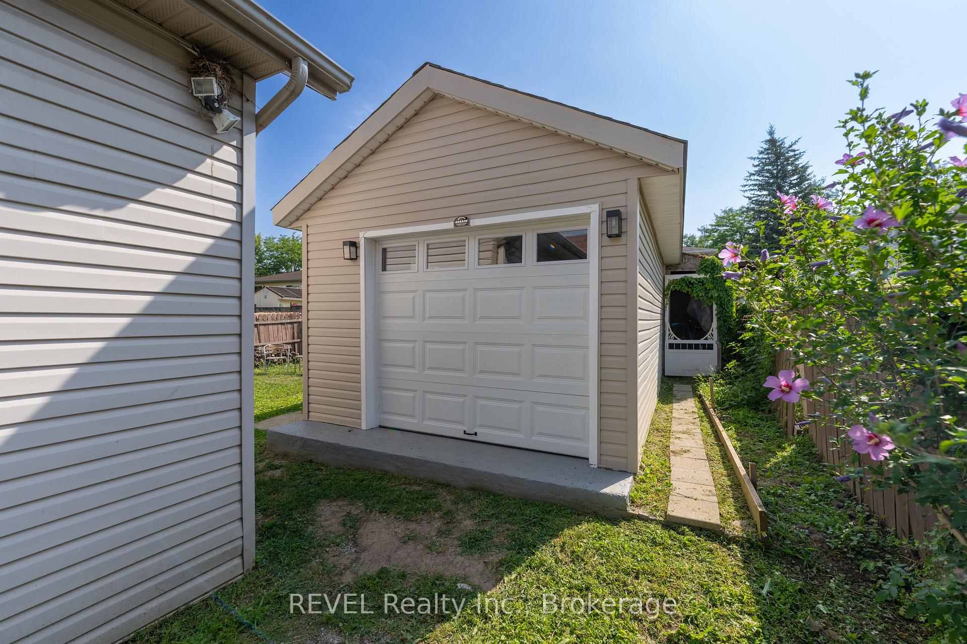 Photo 39 of 12 Hayes Street, St. Catharines, Burleigh Hill — HOMEH