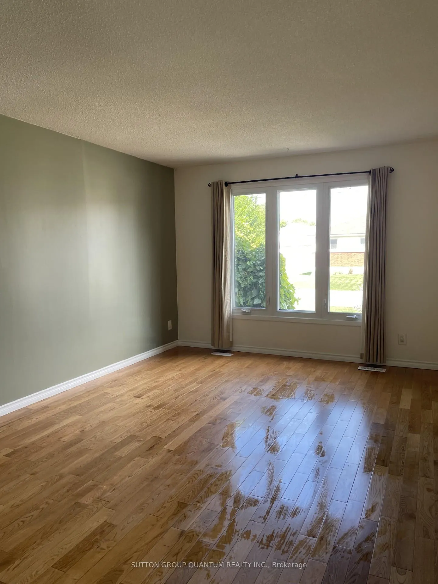 Photo 2 of 61 Tunis Street, St. Catharines, Western Hill — HOMEH