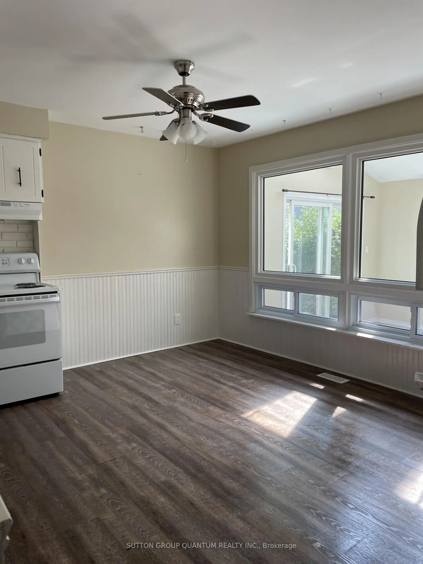 Photo 4 of 61 Tunis Street, St. Catharines, Western Hill — HOMEH