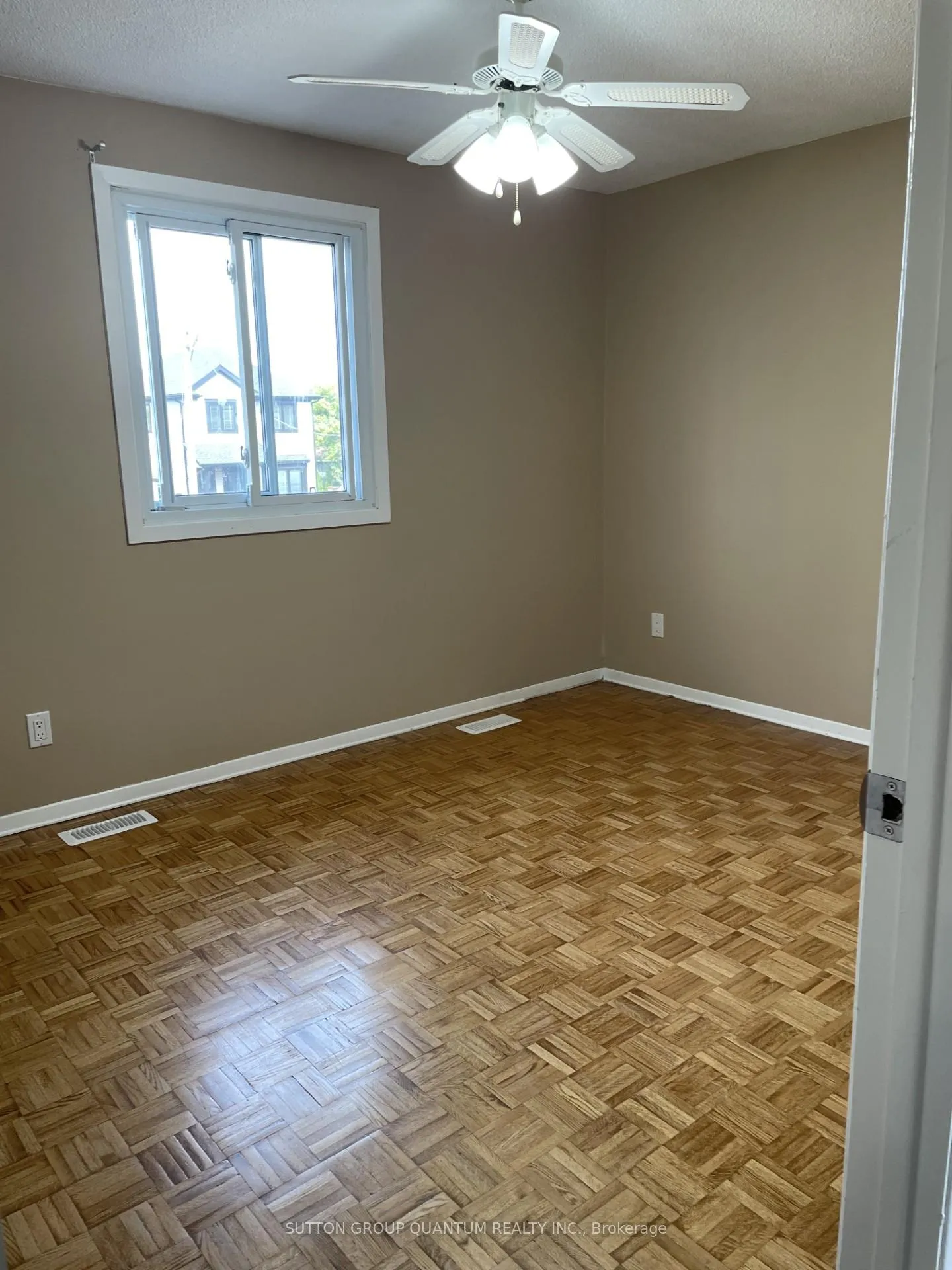 Photo 6 of 61 Tunis Street, St. Catharines, Western Hill — HOMEH