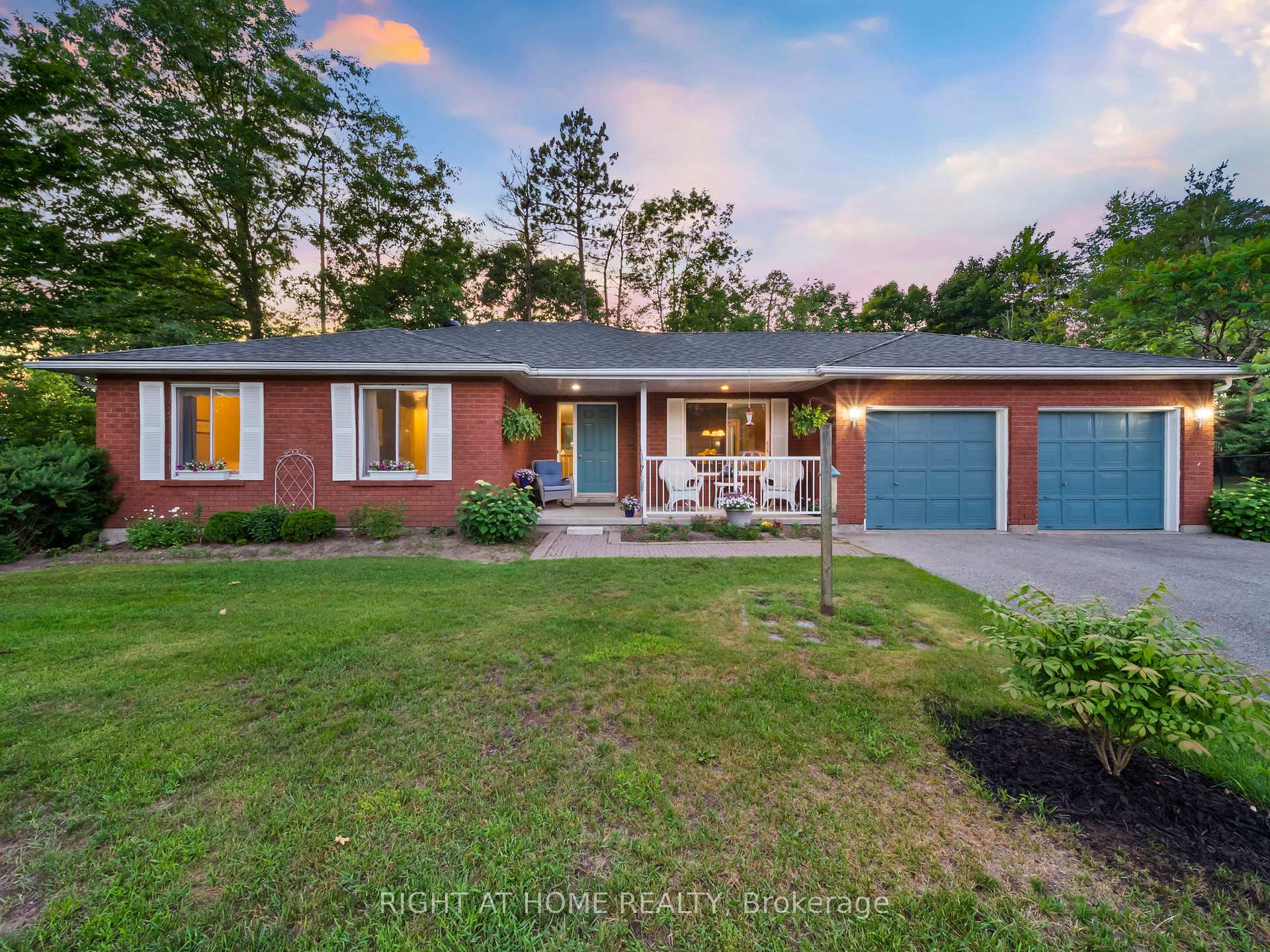 Photo 1 of 6 Wenden Court, Springwater, Midhurst — HOMEH