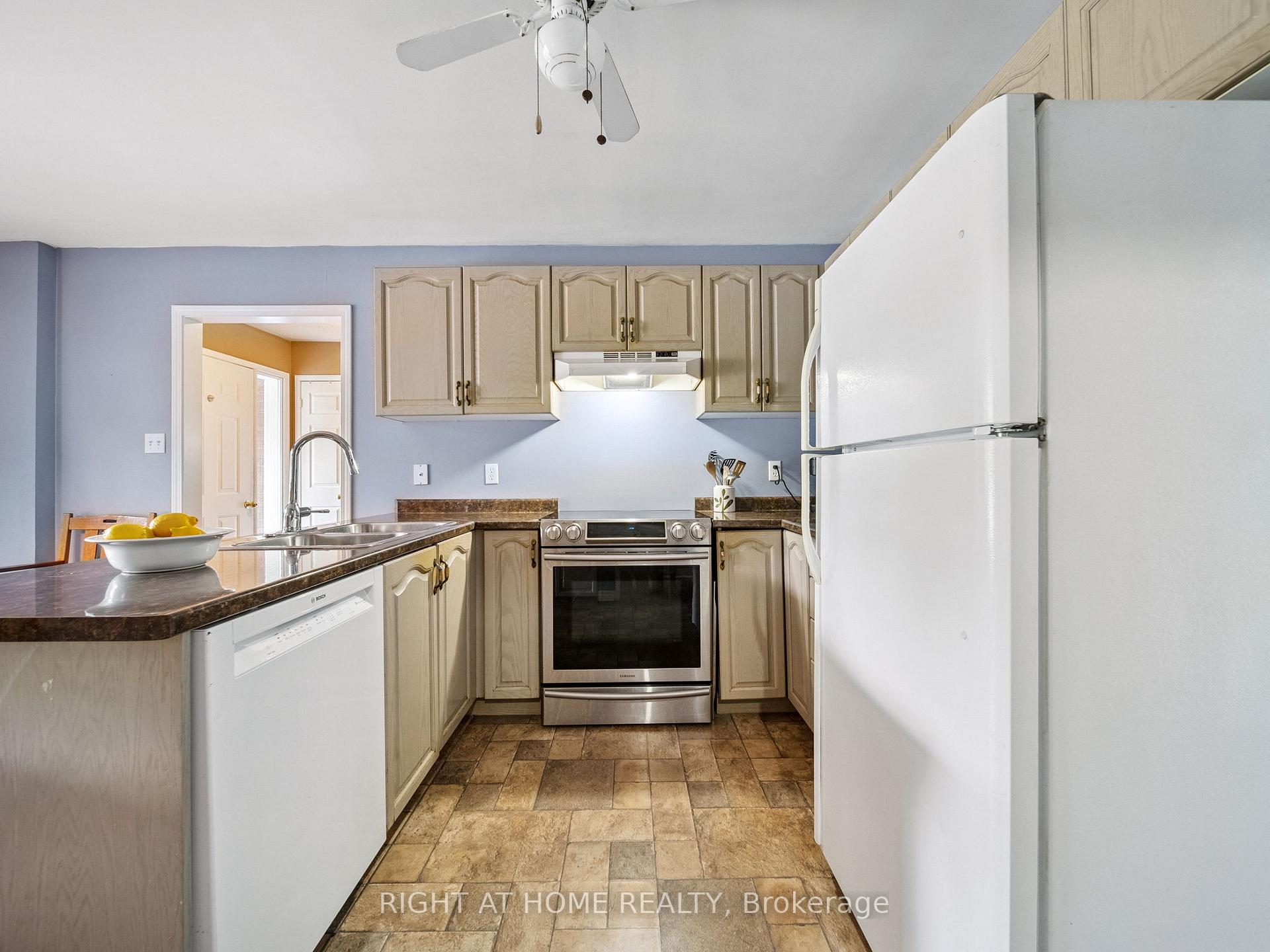 Photo 8 of 6 Wenden Court, Springwater, Midhurst — HOMEH