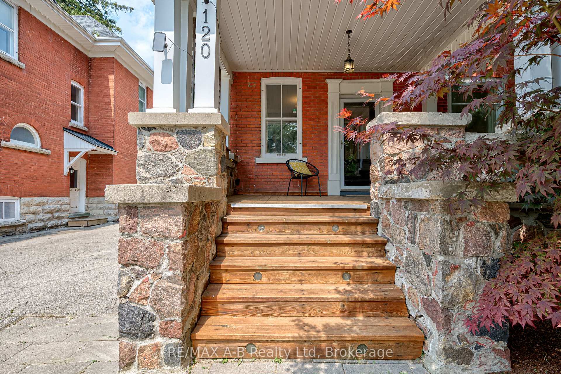Photo 3 of 120 John Street N, Stratford — HOMEH