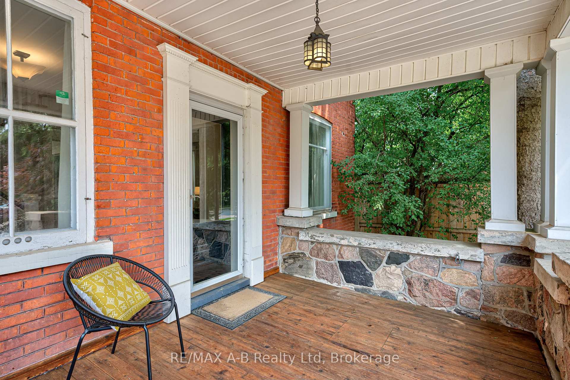 Photo 4 of 120 John Street N, Stratford — HOMEH