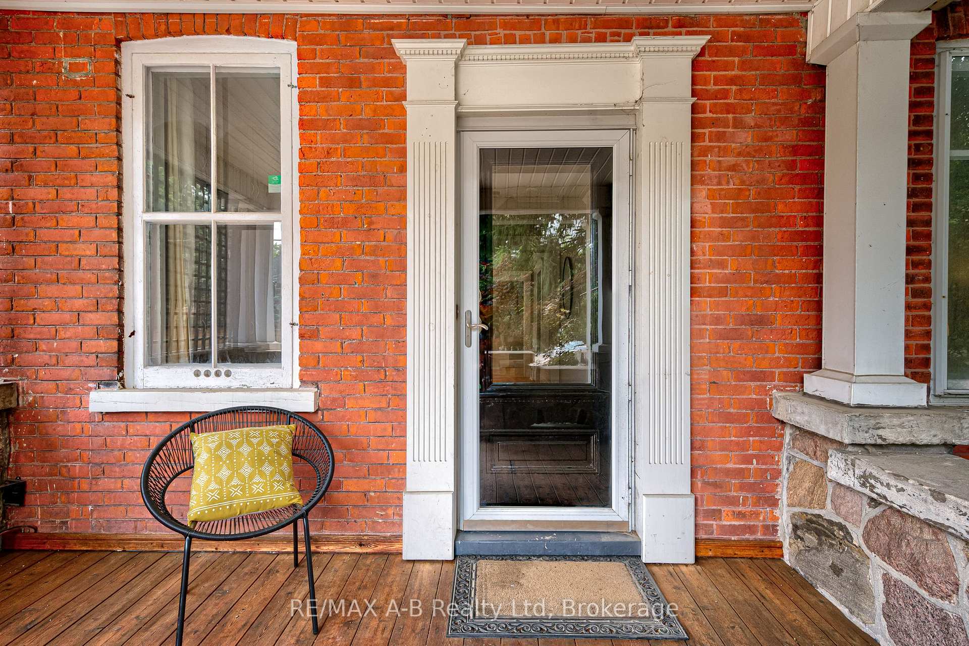 Photo 5 of 120 John Street N, Stratford — HOMEH