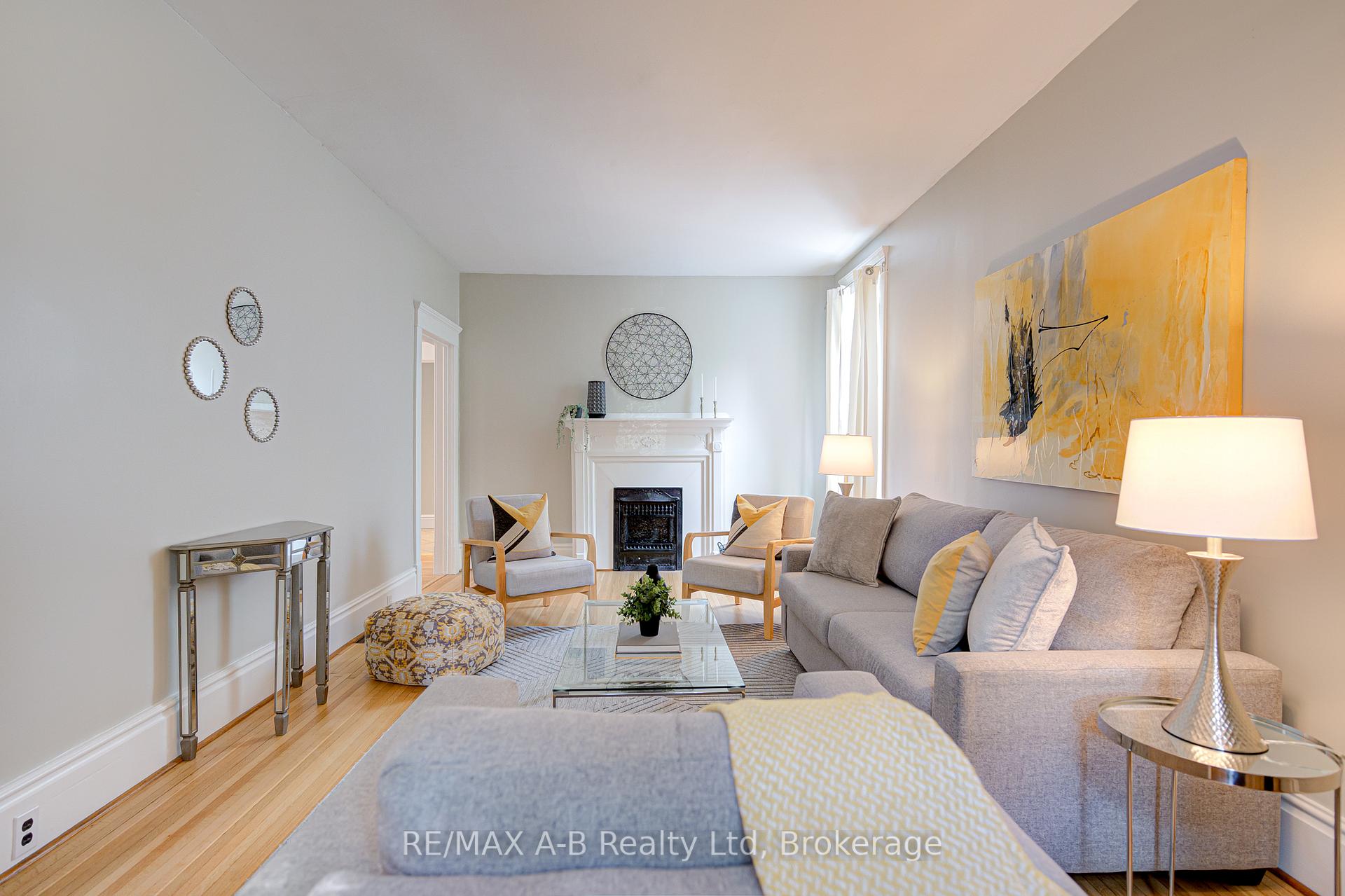 Photo 9 of 120 John Street N, Stratford — HOMEH