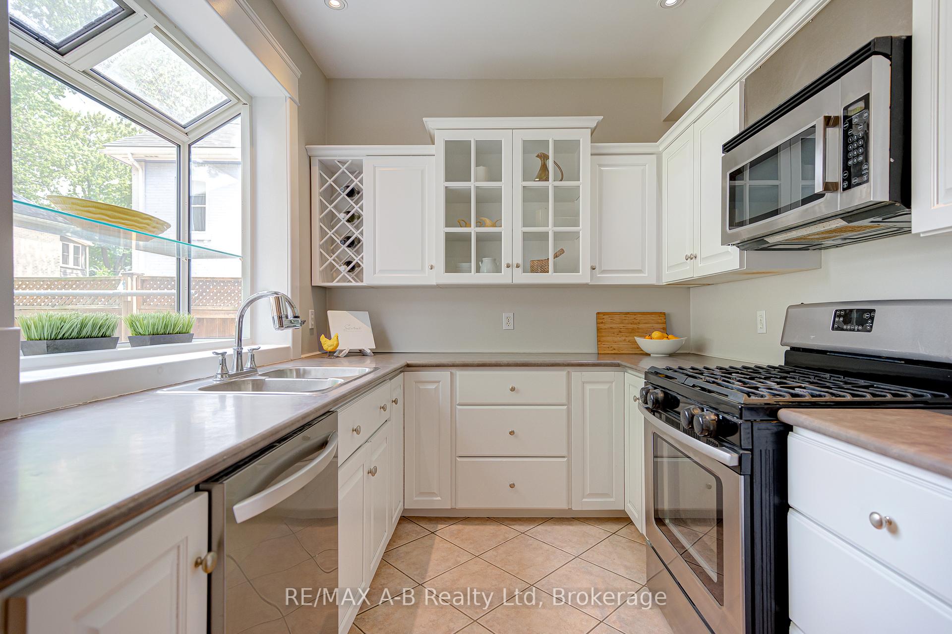 Photo 15 of 120 John Street N, Stratford — HOMEH