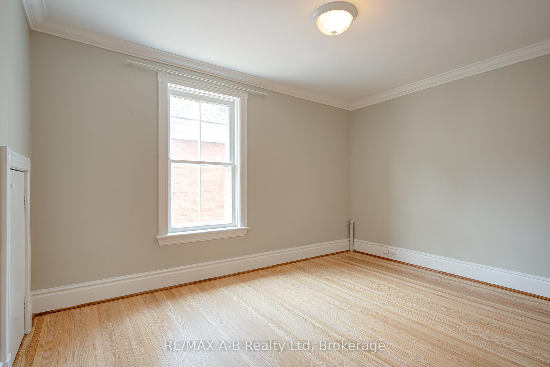 Photo 18 of 120 John Street N, Stratford — HOMEH
