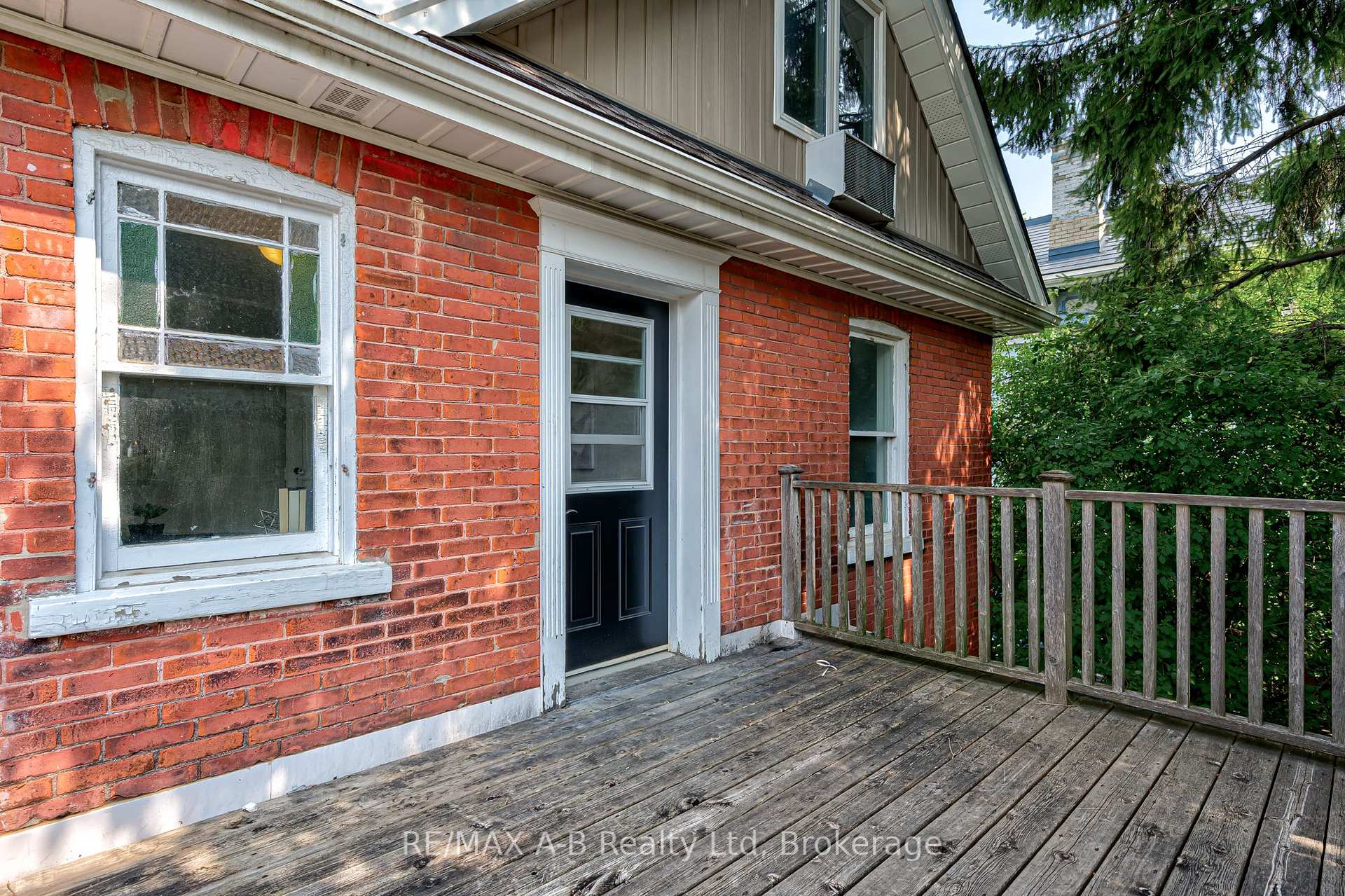 Photo 21 of 120 John Street N, Stratford — HOMEH