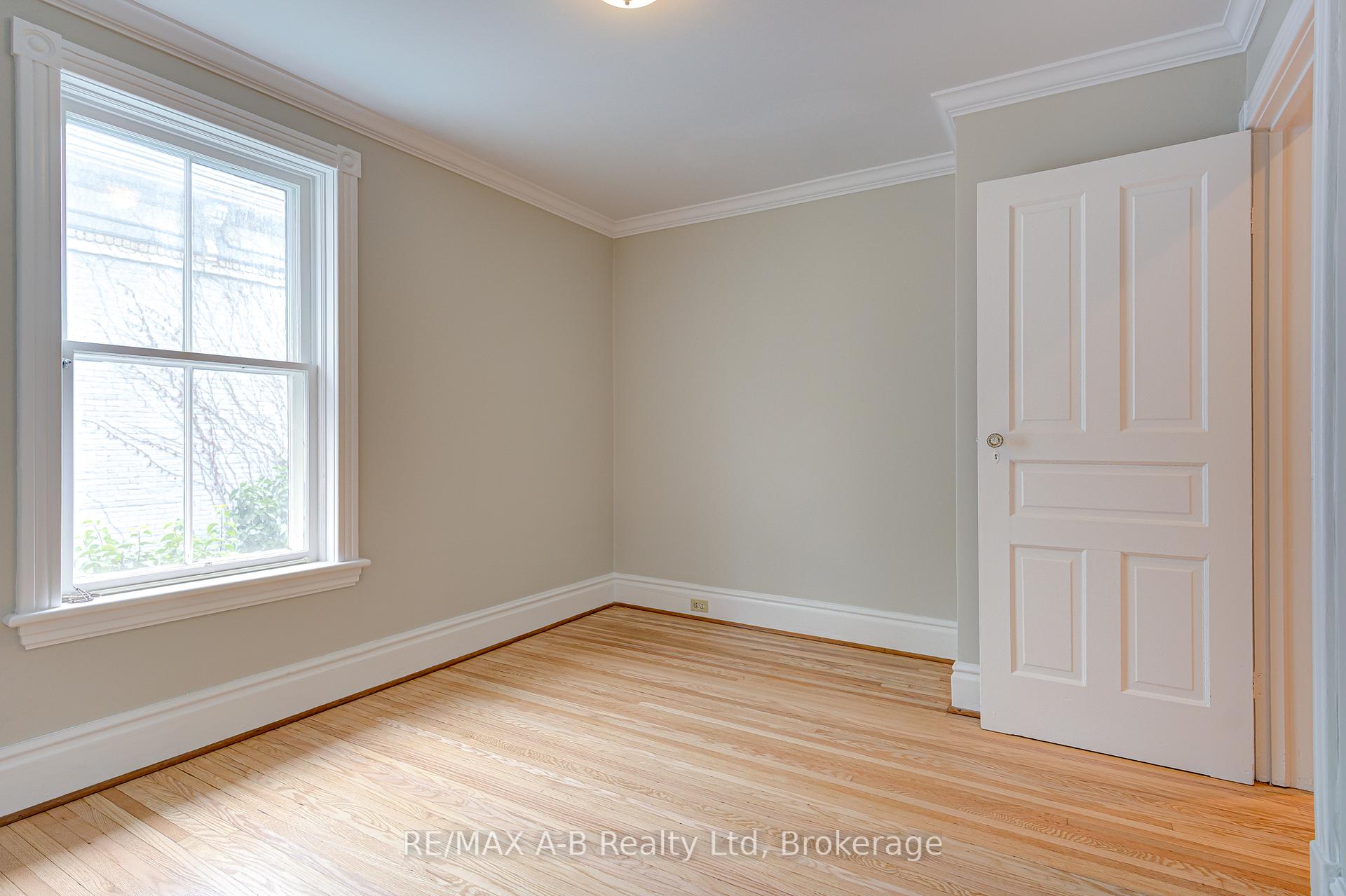 Photo 22 of 120 John Street N, Stratford — HOMEH
