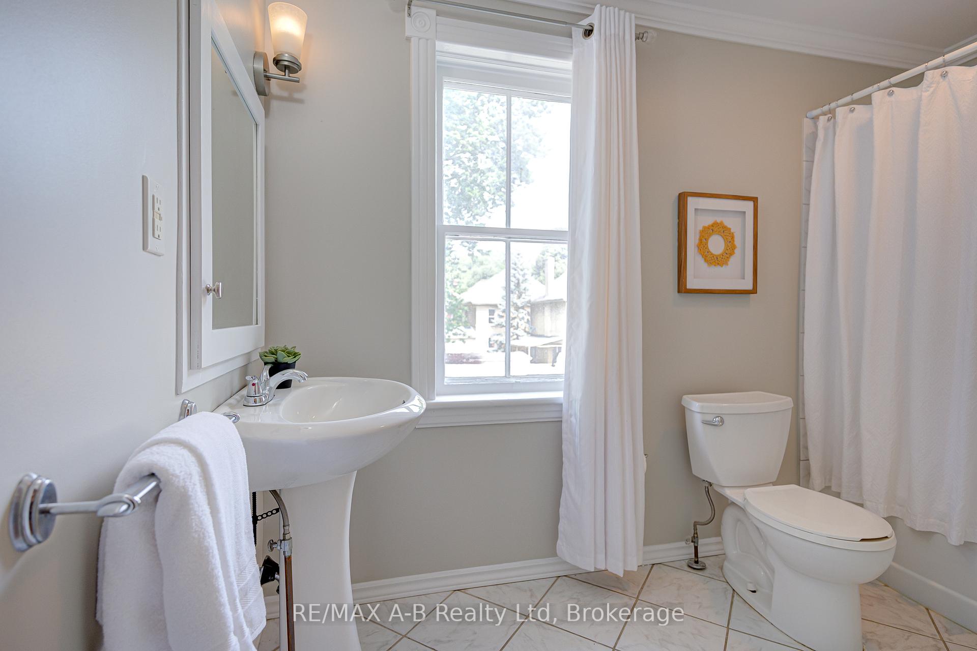 Photo 23 of 120 John Street N, Stratford — HOMEH