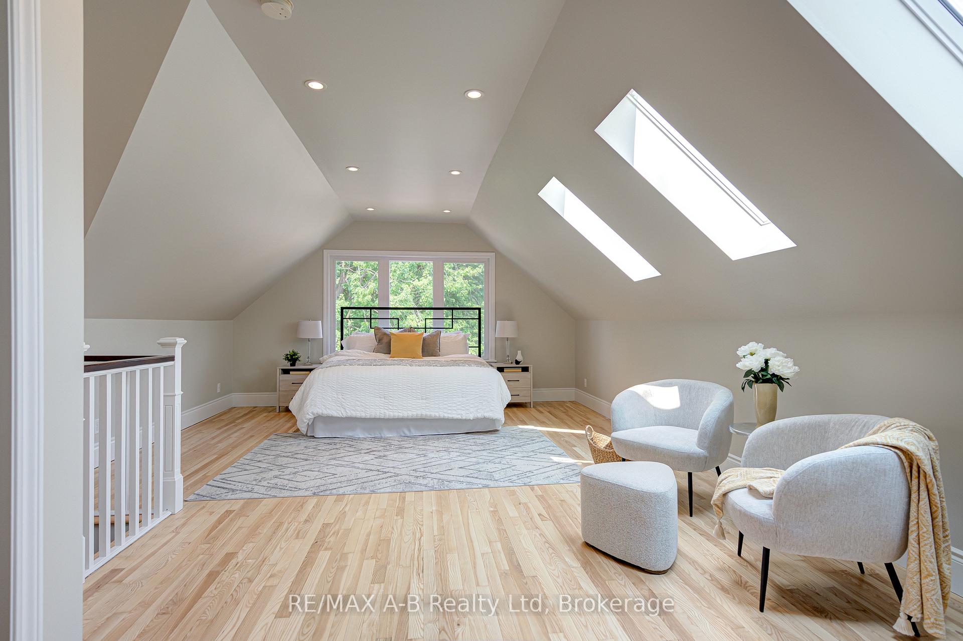 Photo 24 of 120 John Street N, Stratford — HOMEH